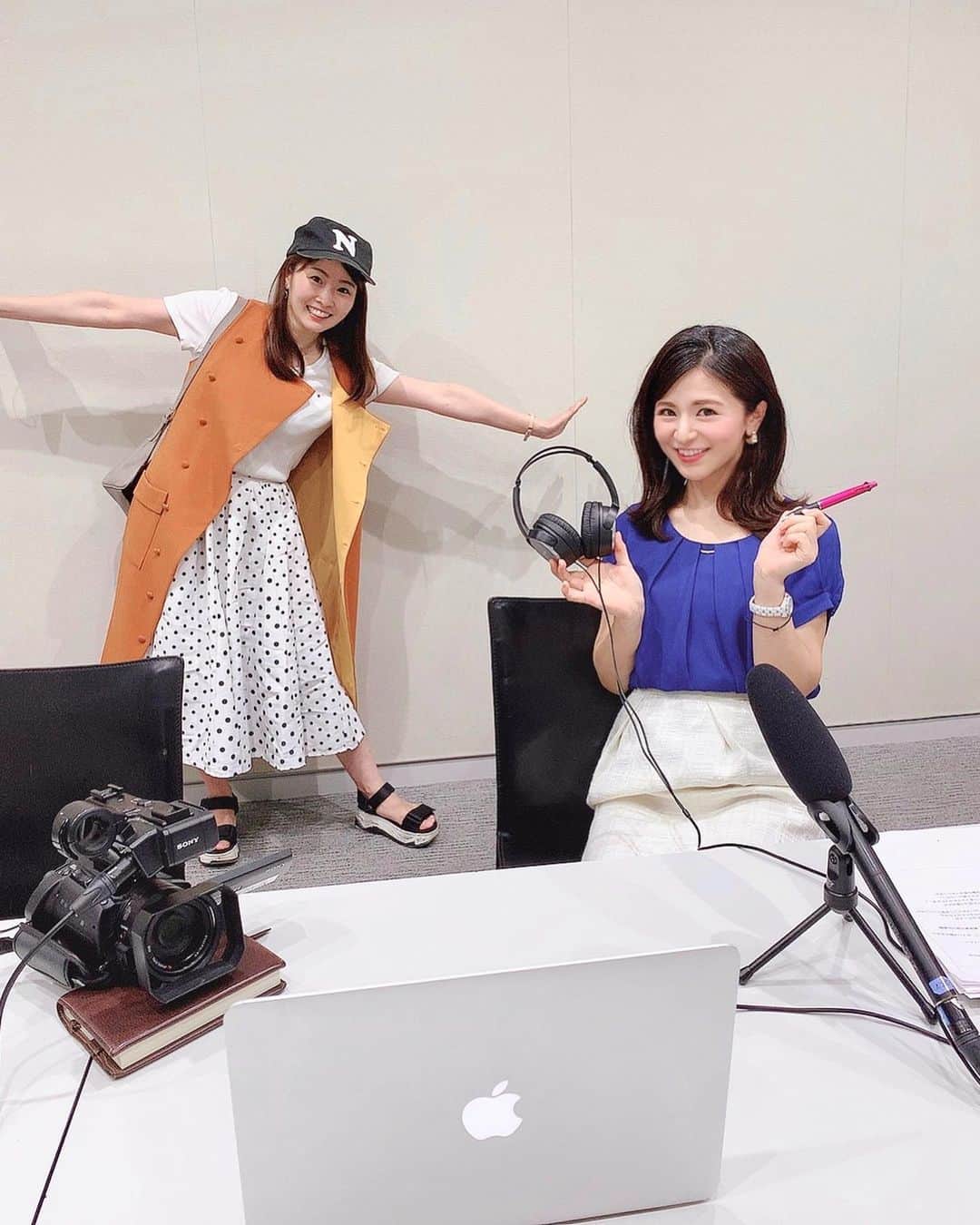 のインスタグラム：「* 今週もAbema“週刊BUZZ動画”の ナレーションを担当しています😘 * セリフ部分の収録に来てくれた 楪望ちゃんと♡ * 週刊BUZZ動画は毎週土曜日曜 AbemaNewsChannelで 放送されていまーす💙 * ３枚目は先週の収録の時 * #abematv #abema #news #buzz #announcer  #ナレーション #収録 #アナウンサー」