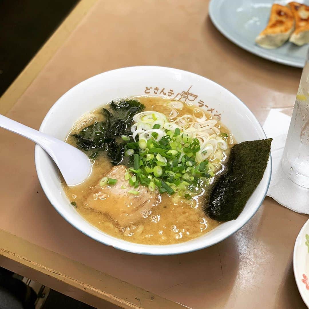 川畑要さんのインスタグラム写真 - (川畑要Instagram)「久しぶりの「札幌ラーメン　どさん子 亀有南口店」‼️  大好きなこってり味噌ラーメン&神チャーハンをペロリです^_^  お店の方々も元気そうで何よりでした‼️  #川畑要 #chemistry #singer  #youtube #kktv #どさん子亀有南口店  #地元」7月18日 21時26分 - kawabata1979