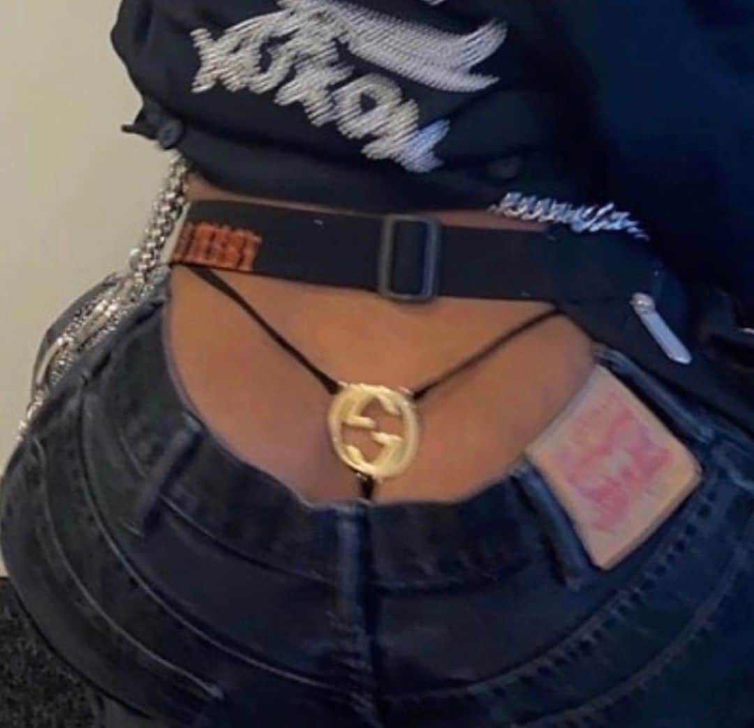ファニー・リックマンのインスタグラム：「Gucci - 1997 🔥 Can we please get a restock?」