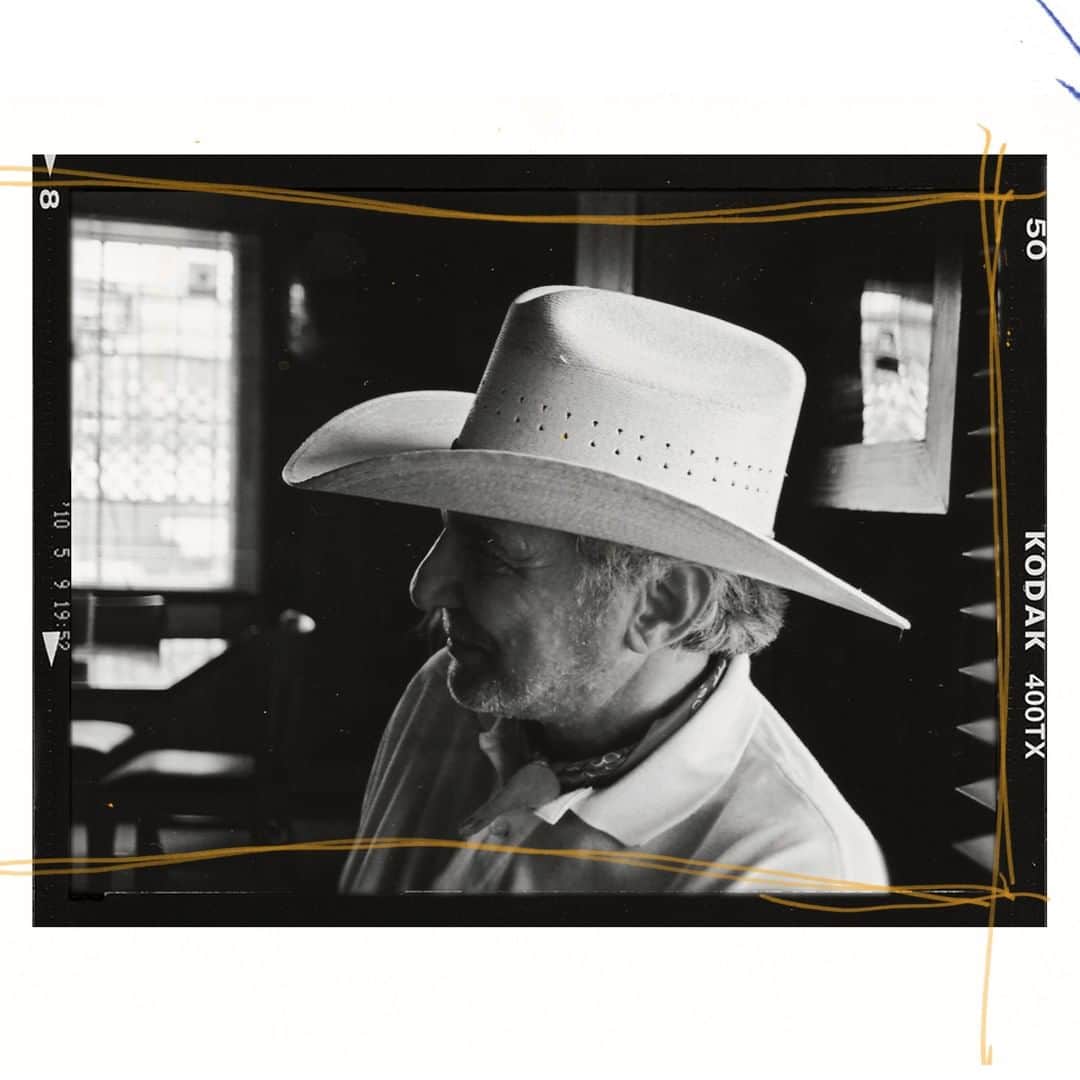 デビッドヤーマンのインスタグラム：「Easy rider. #DavidYurman learned to ride as a young boy, encouraged by his father’s own love of horses. It was then that he discovered and was fascinated by the freedom that he experienced—the same freedom he believes is essential for creating art. #DYRoadTrip」
