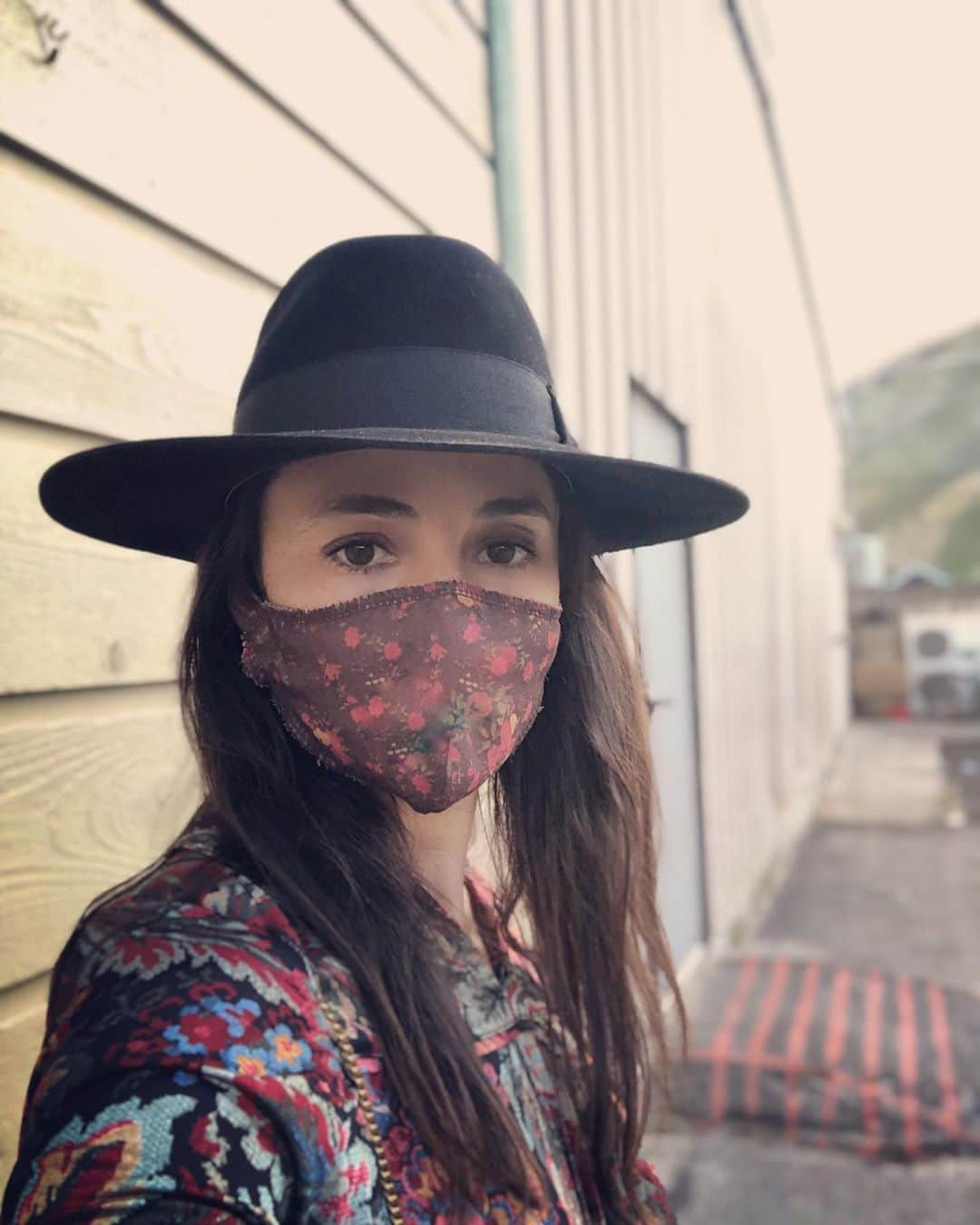 ミア・マエストロさんのインスタグラム写真 - (ミア・マエストロInstagram)「#wearadamnmask 🤍 Politics will not get in the way of taking care of each other. . No dejemos que la política obstruya cuidarnos los unos a los otros 🕊 #wearamask #usamascarilla」7月18日 21時30分 - miamaestro