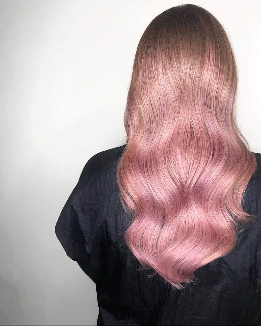 ghd hairさんのインスタグラム写真 - (ghd hairInstagram)「Bubblegum pink waves, styled with #ghdhair 💗​  @abbierose_at_hairven​  #ghd #ghdpink #takecontrolnow #pinkwaves #hairgoals」7月18日 21時32分 - ghdhair