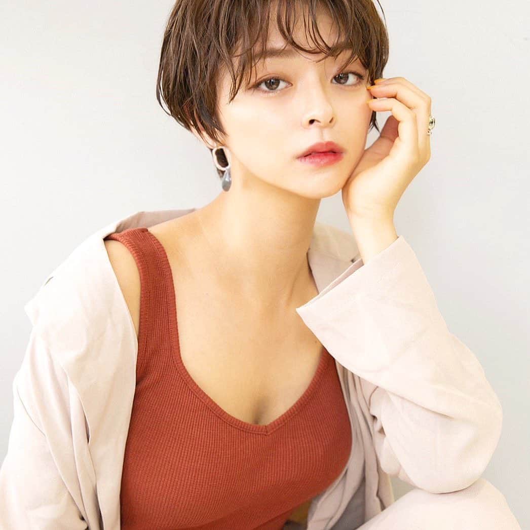 かおりのインスタグラム：「・ ・  アンニュイ😏  毎度神データ盛りだくさんの土田さん！ 来月メンテもお願いします☺️  #アンニュイ　#一眼レフ」