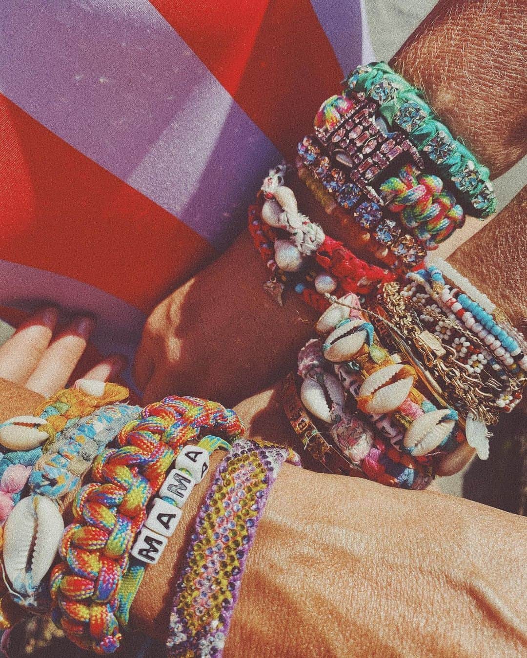 ダニジョーのインスタグラム：「Come one, come all 🌈 #dannijogirls #armparty • Shop the NEW ARRIVALS 🛒」