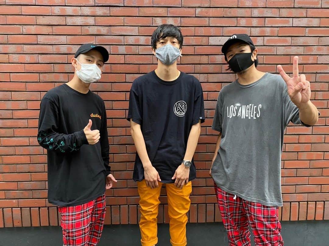 Bunta のインスタグラム：「7/20 配信ライブまであと2日♨️🔥♨️  145日ぶりのライブ🎼🎬🎼 みんなそれぞれ色んな形で今の現状と戦ってると思うから、少しでも気持ちが解放できるような時間を作れたら最高だと思ってる🔥 俺たちもがっつり仕上げて向かいやす♨️ やっぱり3ヶ月以上ライブしなかったから、もはや気分は期末試験的なノリ 🤣 #totalfat」