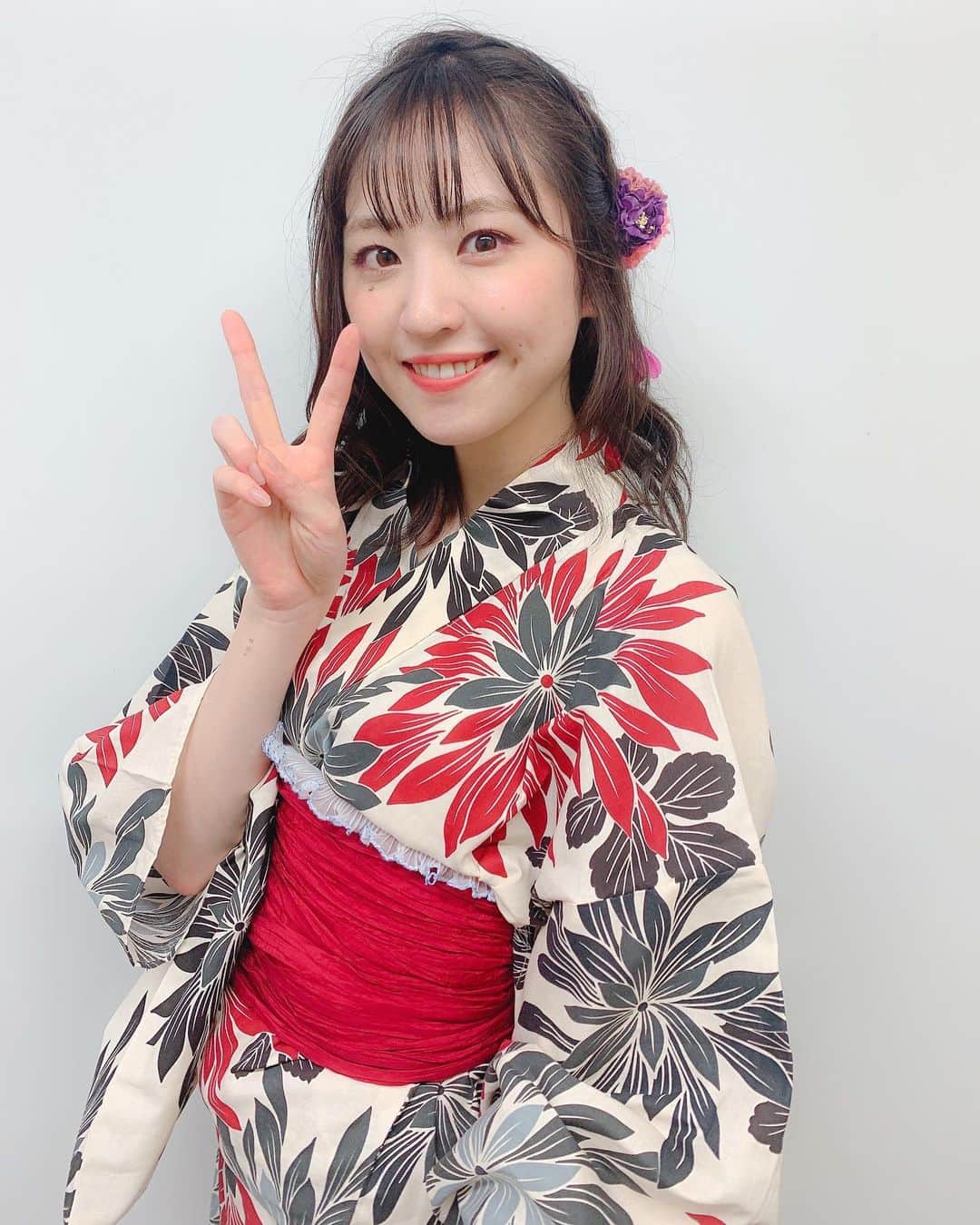 船岡咲のインスタグラム：「・﻿ ・﻿ ○﻿ ﻿ ﻿ ﻿ WALLOP放送局レギュラー番組﻿ 「船岡咲のさきっちょとちょっとひといき❤︎」﻿ ﻿ 公開生放送でした♥️﻿ ﻿ ﻿ 久々に人々の前に立つのが﻿ 緊張しすぎて、いつもより﻿ 面白く喋れなかったのが反省です。。笑﻿ ﻿ ﻿ 今年初浴衣を着ました👘🌹🎆﻿ ﻿ ﻿ へこ帯可愛いっ。﻿ ﻿ ﻿ #公開生放送 #やっと会えた﻿ #夏 #雨 #浴衣 #帯 #赤﻿ #可愛い #お気に入り」