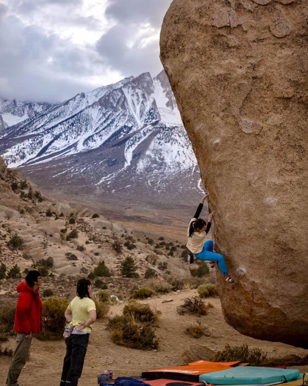 尾上彩さんのインスタグラム写真 - (尾上彩Instagram)「Bishop🇺🇸 ・ Photo by @nickhodge  @patagoniajp @patagonia_climb #climbing #bouldering #クライミング #ボルダリング #climblikeagirl」7月18日 22時23分 - aya_onoe