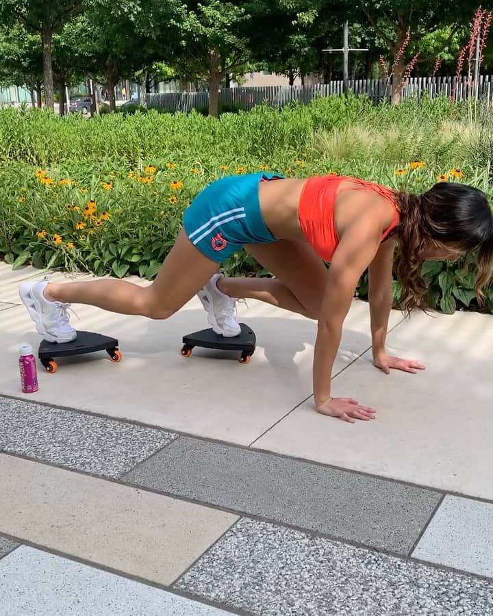 ホープ・ビールのインスタグラム：「Took my sliders to the park and got to work! @Redline_Energy fully dosed with 20,177mg of active ingredients for muscle building! @BangEnergy.CEO @BangRevolution.Apparel #redline #energydrink #bangenergy」