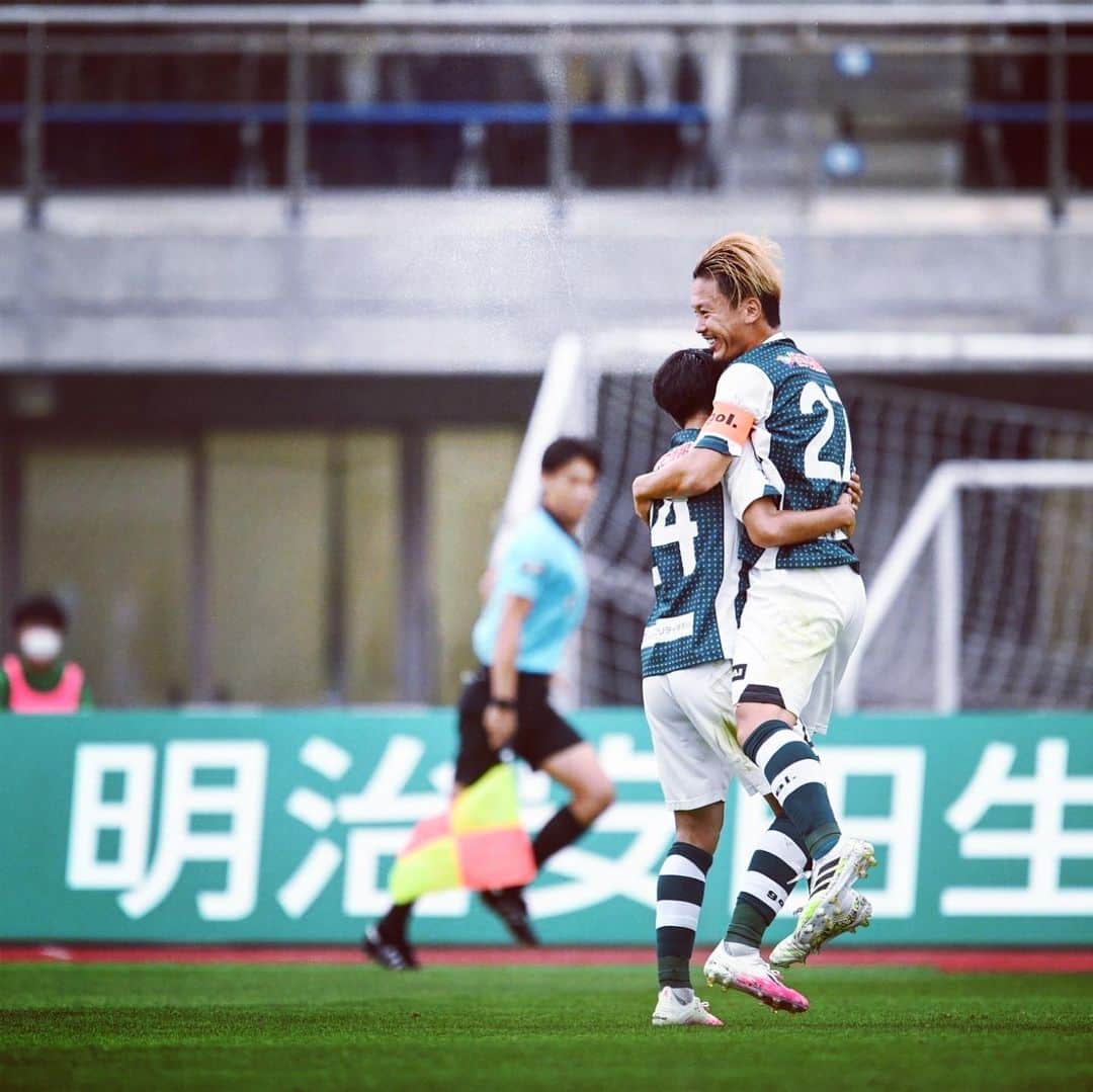 のインスタグラム：「ホーム初勝利＆初ゴール⚽️☝️  中２日だったけど最後まで全員で戦って勝点3取れました！  #jリーグ#sc相模原」