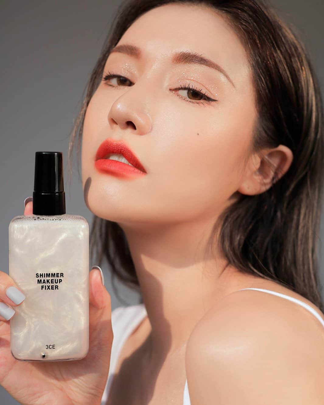3CE Official Instagramさんのインスタグラム写真 - (3CE Official InstagramInstagram)「3CE CLEAR LAYER EDITION 3CE SHIMMER MAKEUP FIXER Weekend mood✨ #3CE #3CECLEARLAYER #3CECLEARLAYEREDITION」7月18日 22時28分 - 3ce_official