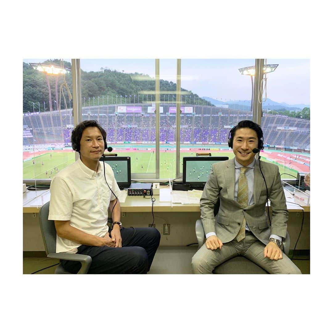 のインスタグラム：「サンフレッチェ広島 vs セレッソ大阪 Jリーグ公式映像DAZNで実況を担当しました。 解説は中島浩司さんでした^ ^ リーグ再開後、広島のホームゲームでは初めてサポーターが入りました。 一歩一歩、前に。 ありがとうございました！！ #Jリーグ #実況 #サンフレッチェ広島  #セレッソ大阪 #DAZN #sanfrecce  #cerezo」