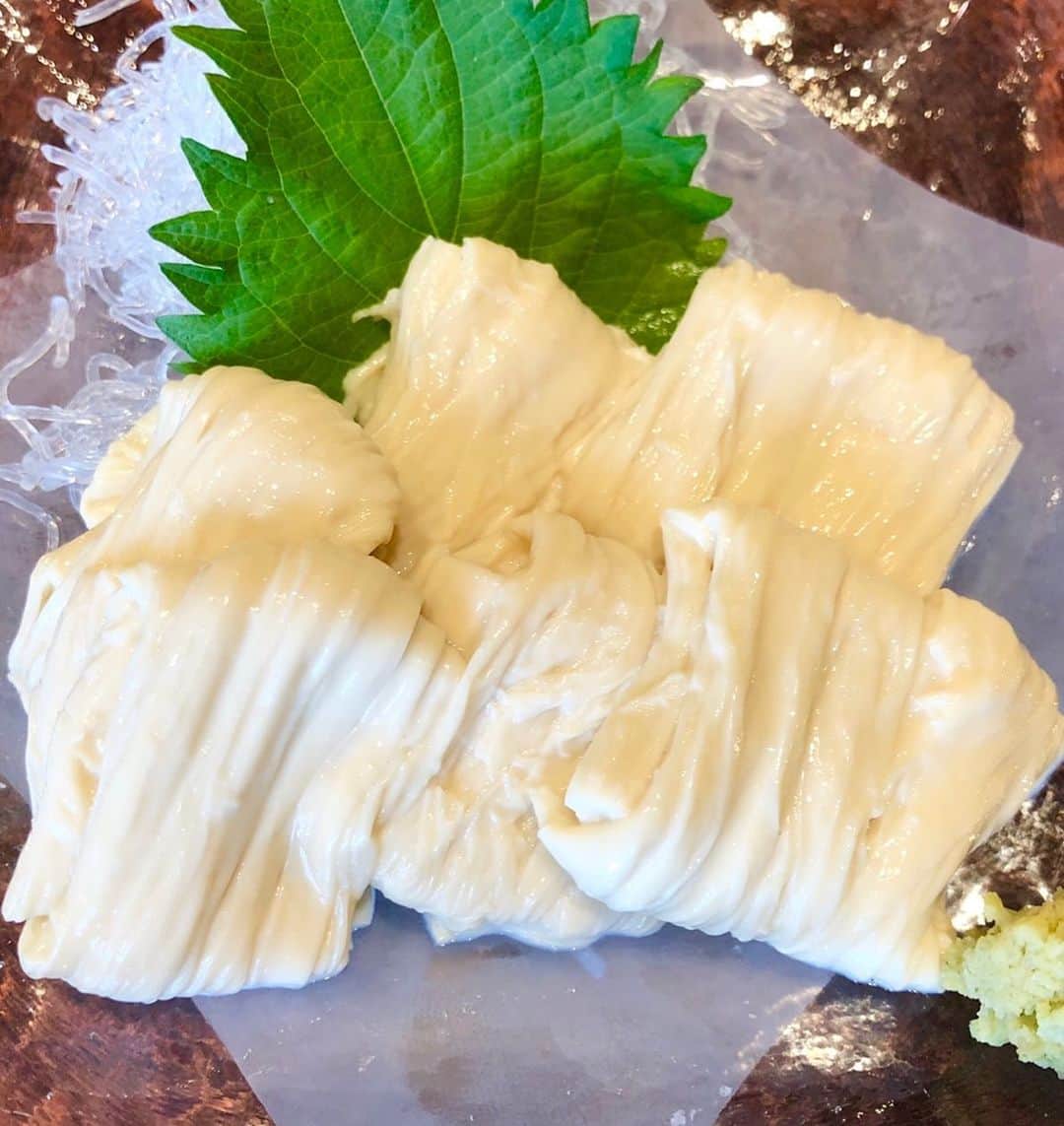 マイケル富岡のインスタグラム：「さて…今夜 私がいただくのは…濃厚な湯葉さしを 岩塩とわさびで♡ すみません！シャンパンくださーい #ruready #絶品 #湯葉刺し #濃厚 #champagne #weekend #乾杯 #love #マイケル富岡 #タレント #俳優 #撮影 #シャンパン #actor #actorslife #shooting #resort #surfing #ヤキソバン」