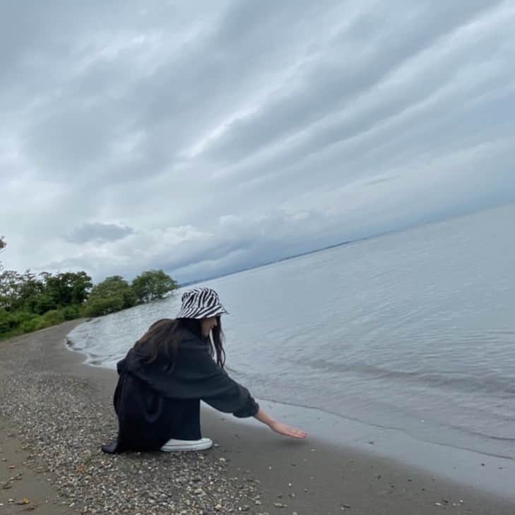 EON（梶野恵園）のインスタグラム：「﻿ ﻿ 昨日ロケで琵琶湖の方行ったんよ〜﻿ ﻿ ﻿ まじでずっとこうしてたいと思ったレベル﻿ ﻿ ﻿ #彼女と琵琶湖なう ﻿ に使っていいで﻿ ﻿ ﻿ ﻿ ﻿ #琵琶湖 #滋賀県 #滋賀県観光」
