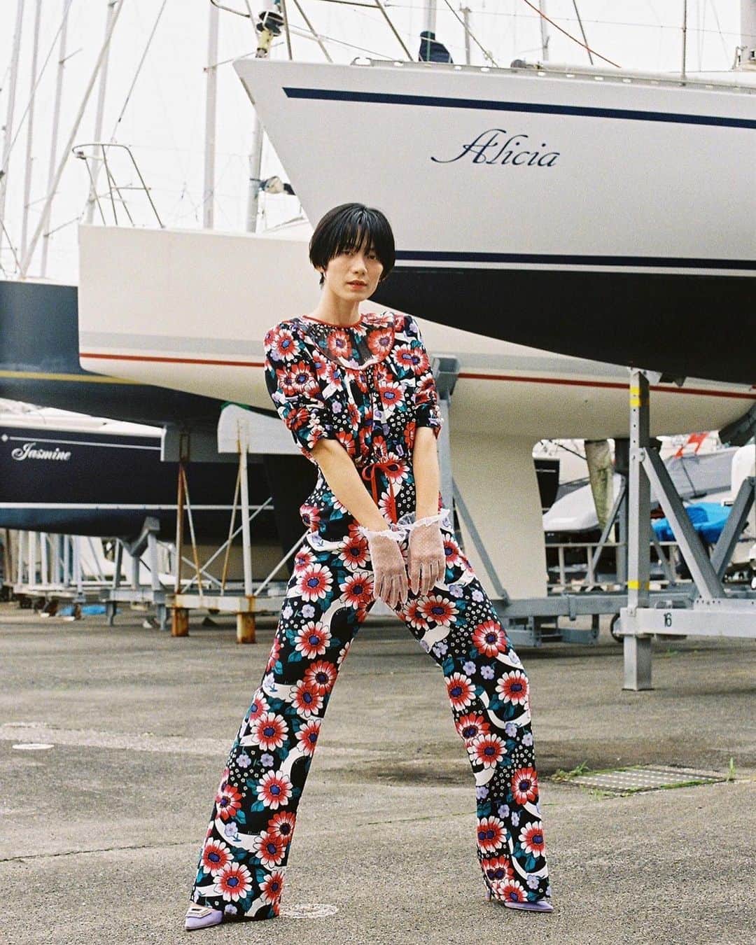 平山奈美のインスタグラム：「thanks🛳🤡  @marinko5589  @stylist_yuka  @fumisuganaga.hm   #photograph #shooting #stayling #code #makeup #hairstyle #hair #japanesemodel #model #memories #三浦半島」