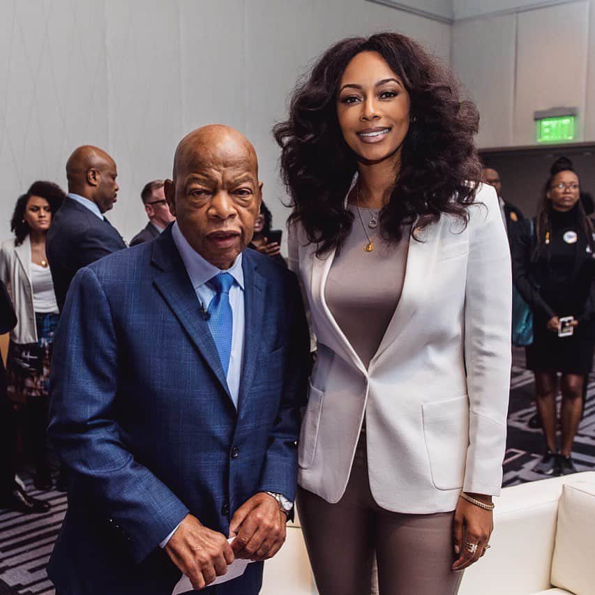 ケリー・ヒルソンのインスタグラム：「In 2018, I got to tell @repjohnlewis THANK YOU. That we appreciate the many sacrifices he’s made for us...that we don’t take for granted all he had to endure. I felt moved to offer my sincere gratitude in this moment, and I offer my condolences to his family & friends in this one. Rest In Heaven, hero. 🕊」