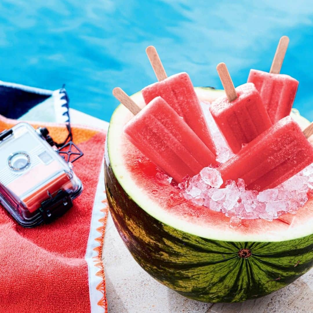 Bloomingdale'sさんのインスタグラム写真 - (Bloomingdale'sInstagram)「That watermelon sugar high 🍉 If you need us, we'll be chilling here all afternoon... . . . . . . #Watermelon #FreshFruit #FrozenTreats #IcePops #PoolDays #Bloomingdales」7月18日 23時00分 - bloomingdales