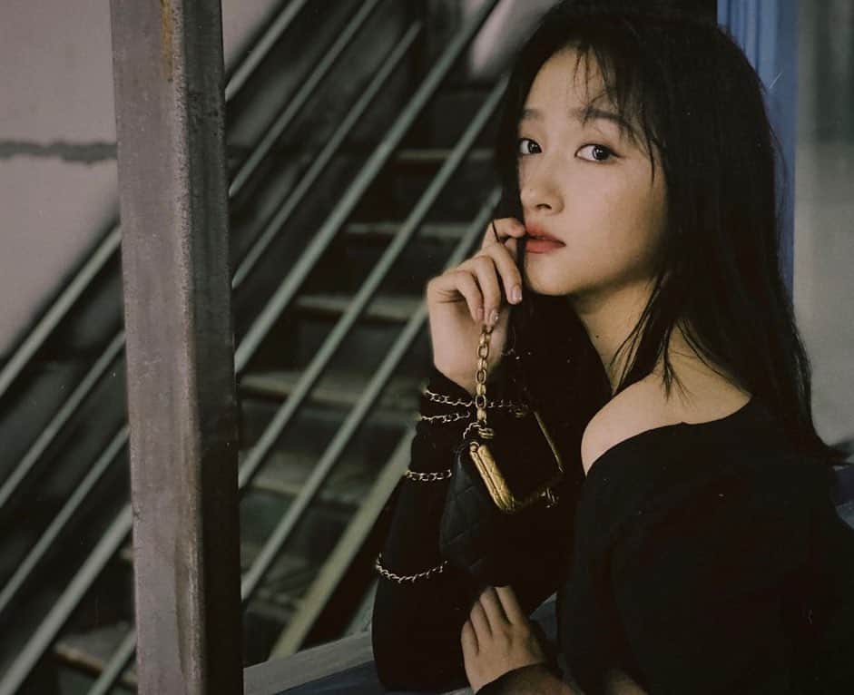 クアン・シャオトン（Guan Xiaotong）のインスタグラム：「🥳🥳🥳收工 by @lainka11」