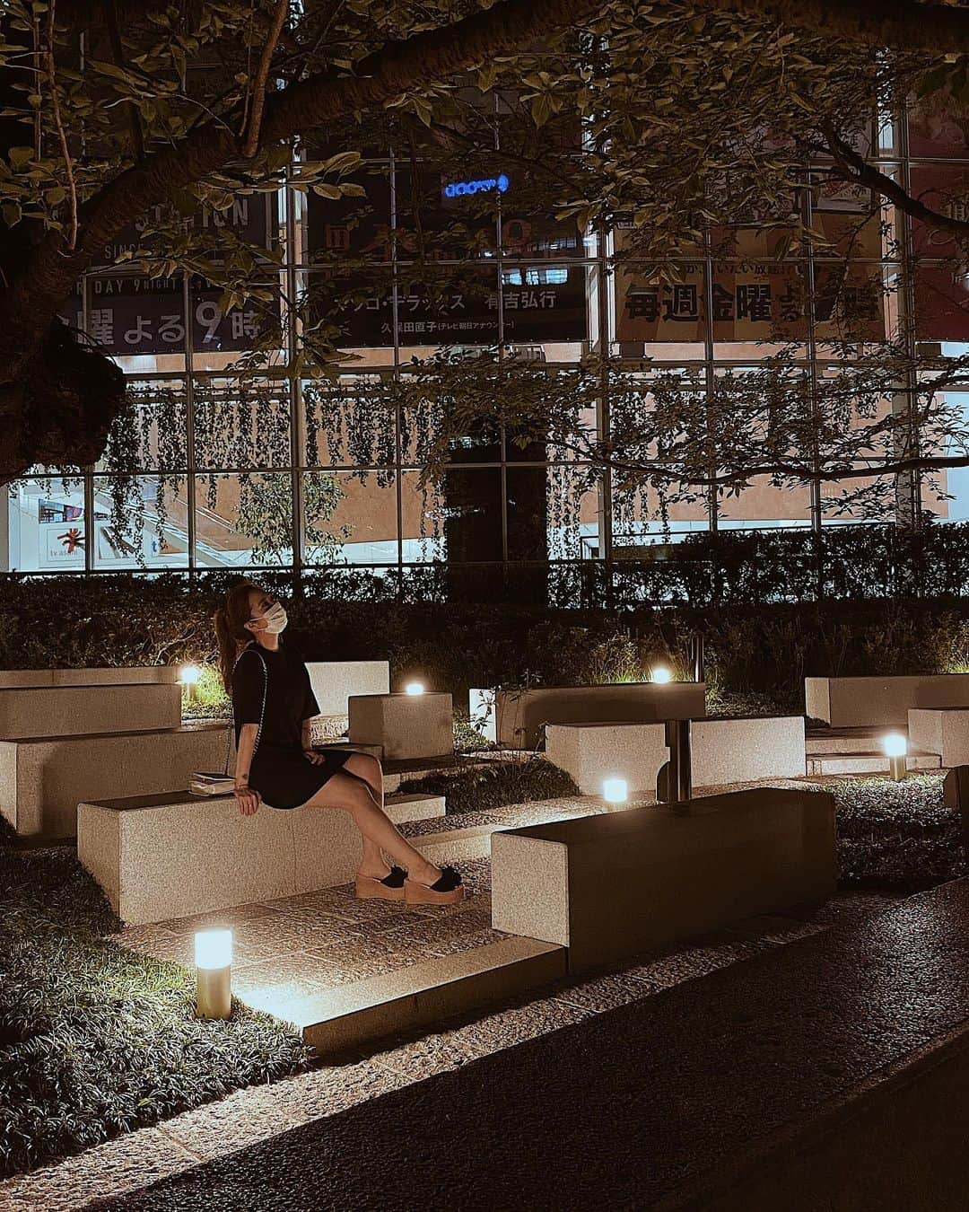 のインスタグラム：「🌙 . 迷路から抜けたら原点へ🧝🏻‍♀️ どんな自分を描いて 誰に喜んでほしい？ どうして私はここにいる？ どこに誰と向かおうか。🌟 答えはシンプル。☺️ . . . #Tokyo#Japan#Violinist#Artist#Traveler#music#love#happy#musicianslife#night相知明日香#旅するヴァイオリニスト#旅#旅行#東京#日本#ヴァイオリン#ヴァイオリニスト」