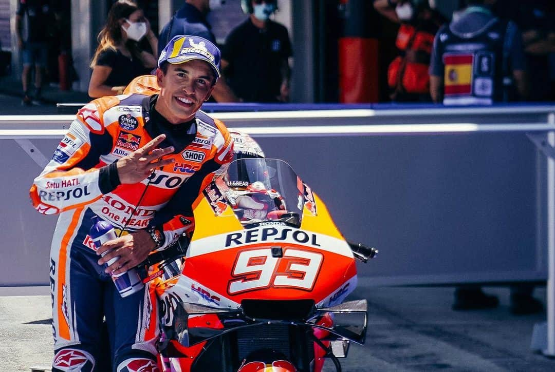 レプソル・ホンダさんのインスタグラム写真 - (レプソル・ホンダInstagram)「Front row to start the year 9️⃣3️⃣ ⠀⠀⠀⠀⠀⠀⠀⠀⠀ #Qualifying #RidingForThem #MotoGPIsBack #MotoGP #MM93 #MarcMarquez93 #Racing #Repsol #Honda #Racing #RepsolHonda #HRC #RC213V #ThePowerOfDreams #Racing #Motorcycle #Team #OneHeart」7月18日 23時16分 - hrc_motogp