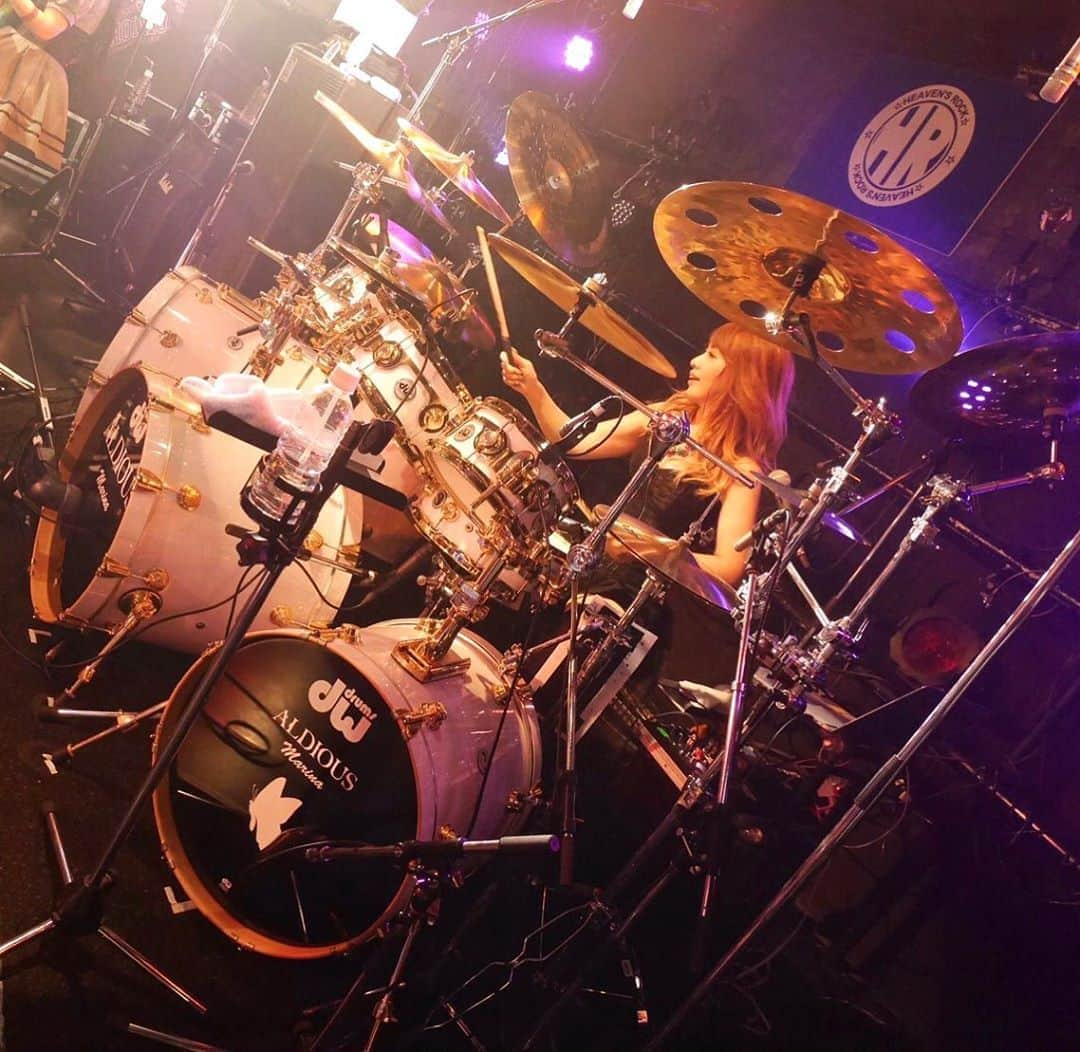 Marinaさんのインスタグラム写真 - (MarinaInstagram)「🥁🥁🥁 . . #Aldious #AldiousMarina #アルディアス #femalemusician #femaledrummer #drummer #drums #dwdrums #sabian #drumslife #drummergirl #girlband #music #drumstagram #evans #instagood #dress #blackandgold #vicfirth #myperfectpair #girl #outfit #ドラム #ドラマー」7月18日 23時22分 - aldiousmarina