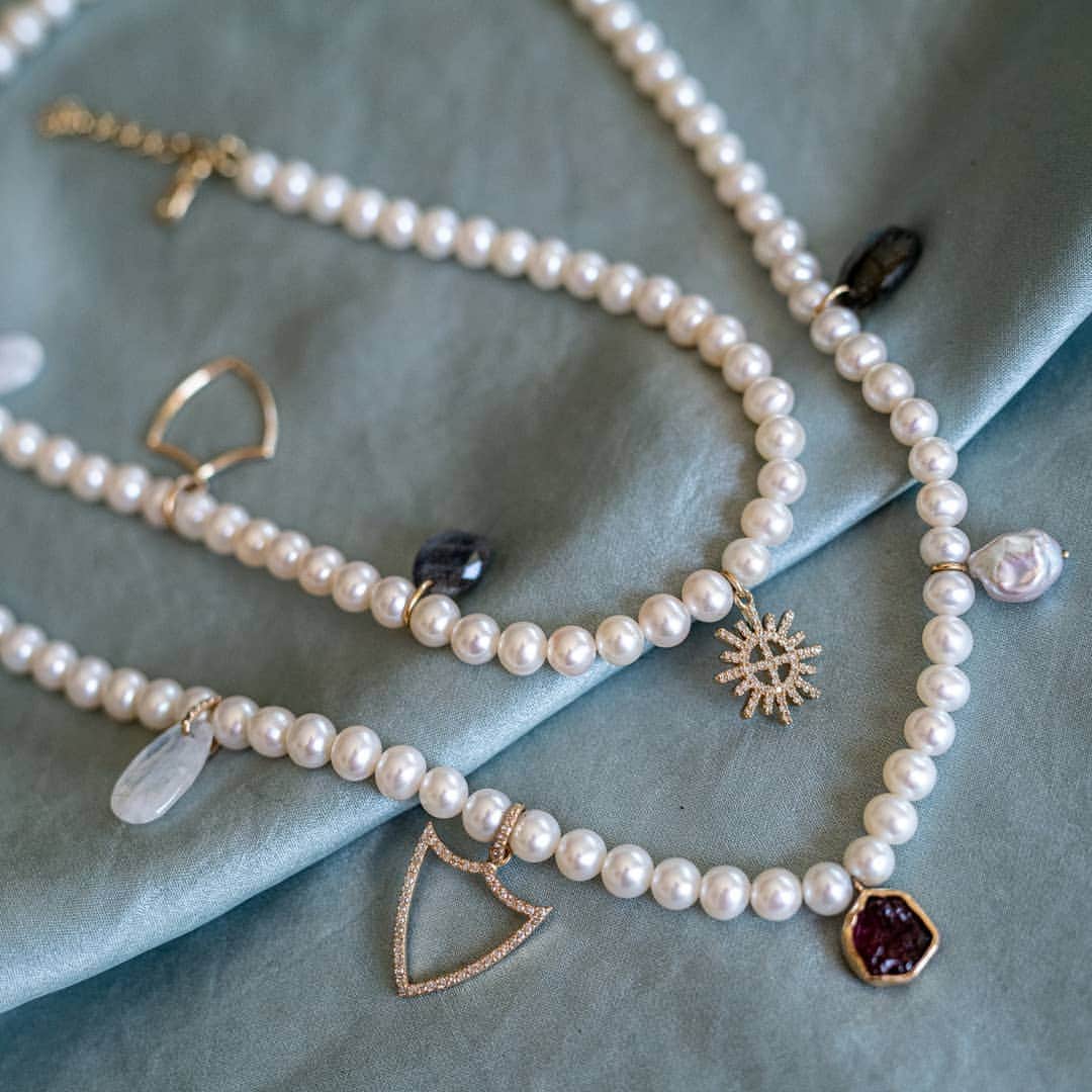 ジェイドジャガーさんのインスタグラム写真 - (ジェイドジャガーInstagram)「Pearl and charm necklace with tourmaline, moonstone and diamond charms in 18k yellow gold ⠀⠀⠀⠀⠀⠀⠀⠀⠀ For enquires please email sales@jadejagger.com ⠀⠀⠀⠀⠀⠀⠀⠀⠀ #pearls #pearlnecklace #charmnecklace #insignia」7月18日 23時26分 - jadejezebeljagger
