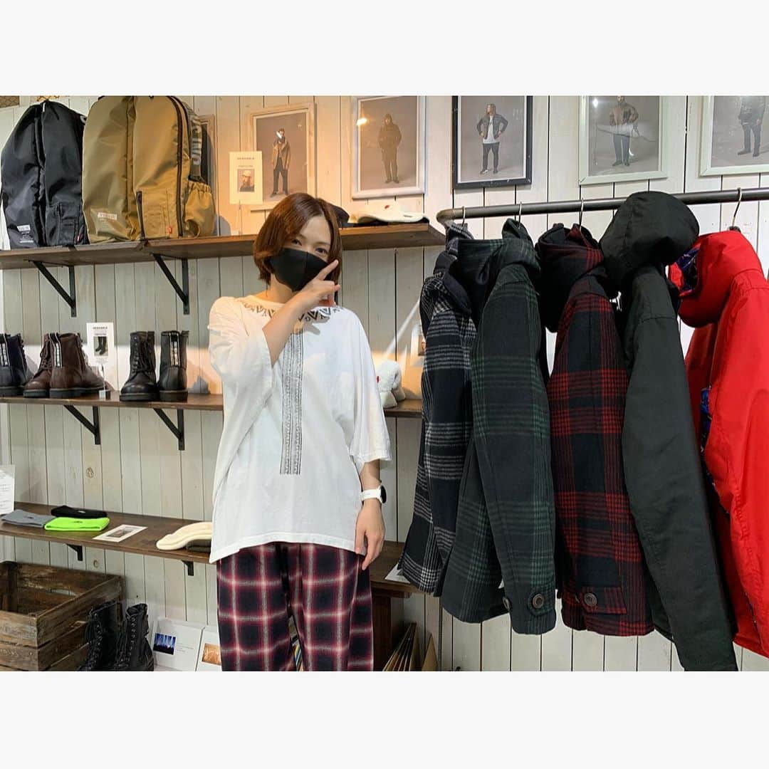 yuiのインスタグラム：「VIRGOwearworks 2020AW collectionの展示会に行ってきました！こっからここまで全部くださいと言いたくなる程可愛いかっこいかったです♪エコバックもいただいてほくほくです✨ありがとうございました！！ ． ． I went to the VIRGOwearworks 2020AW collection exhibition! It's so cute and cool that I want to ask for everything from this to this... and the eco-bag! Ho ho ho ✨Thank you!」