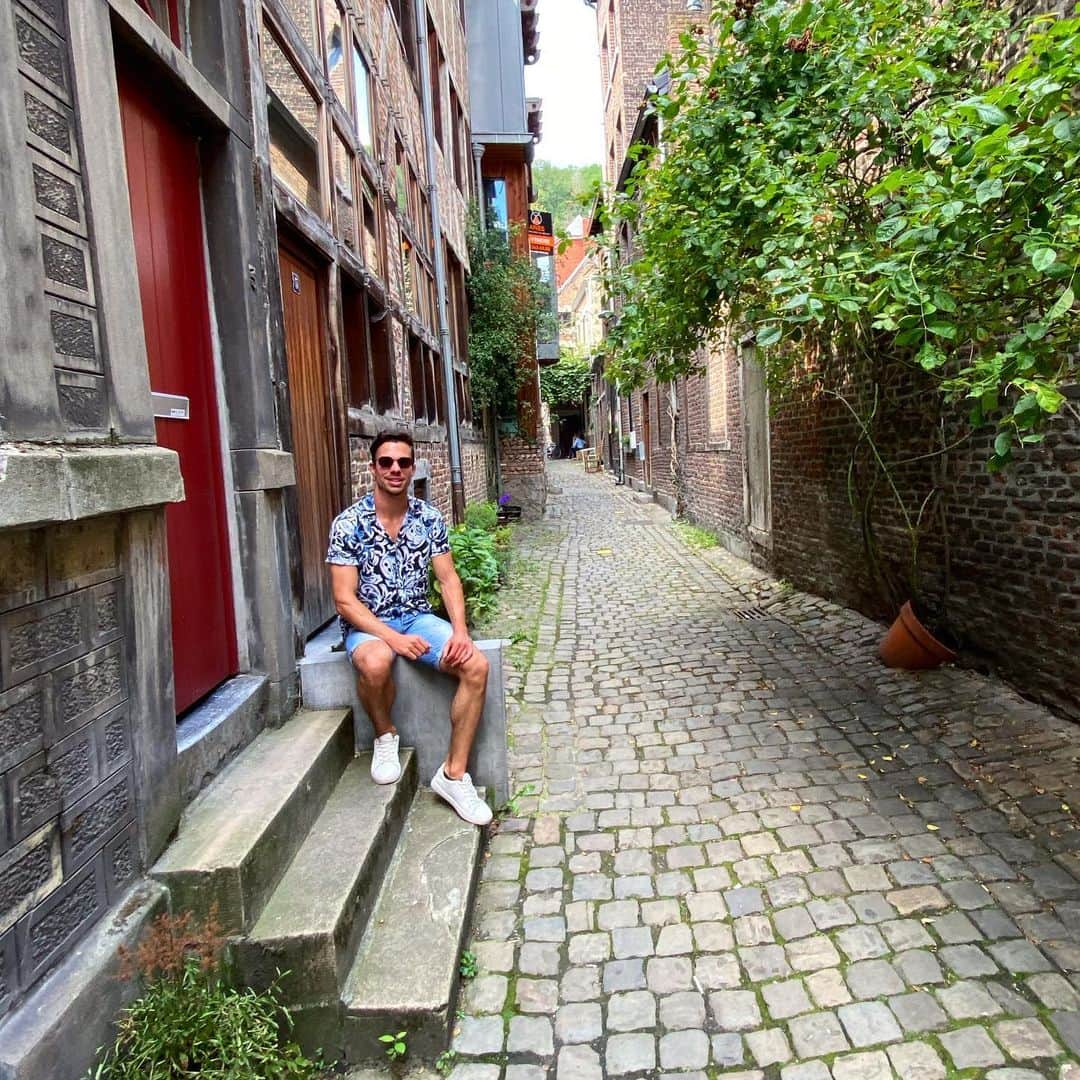 ヨリック・ヘンドリックスさんのインスタグラム写真 - (ヨリック・ヘンドリックスInstagram)「Strolling through the alleys of Liège 🚶🏻#staycation」7月18日 23時39分 - jorik.hendrickx