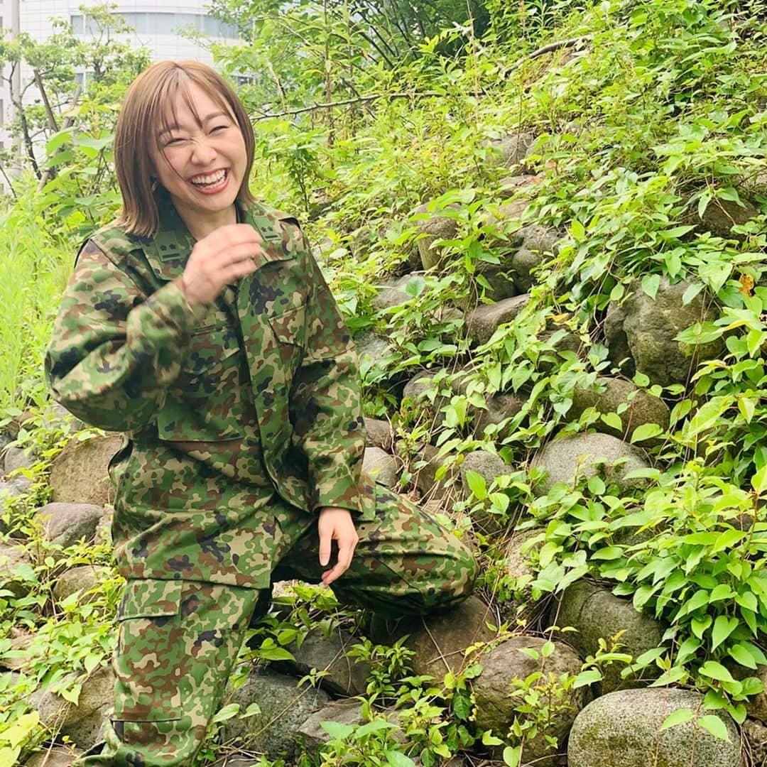 須田亜香里さんのインスタグラム写真 - (須田亜香里Instagram)「. 初の陸上自衛隊迷彩服姿…どうですか😳？ 7月21日発売【#mamor】9月号の表紙と巻頭で掲載していただいております。 本屋さんに並ぶよ！嬉しすぎる☺️ もちろんAmazonでも買えるし 電子書籍でも読めるよ‼️ #防衛省 #迷彩服 #オフショット大放出」7月18日 23時39分 - akarisuda