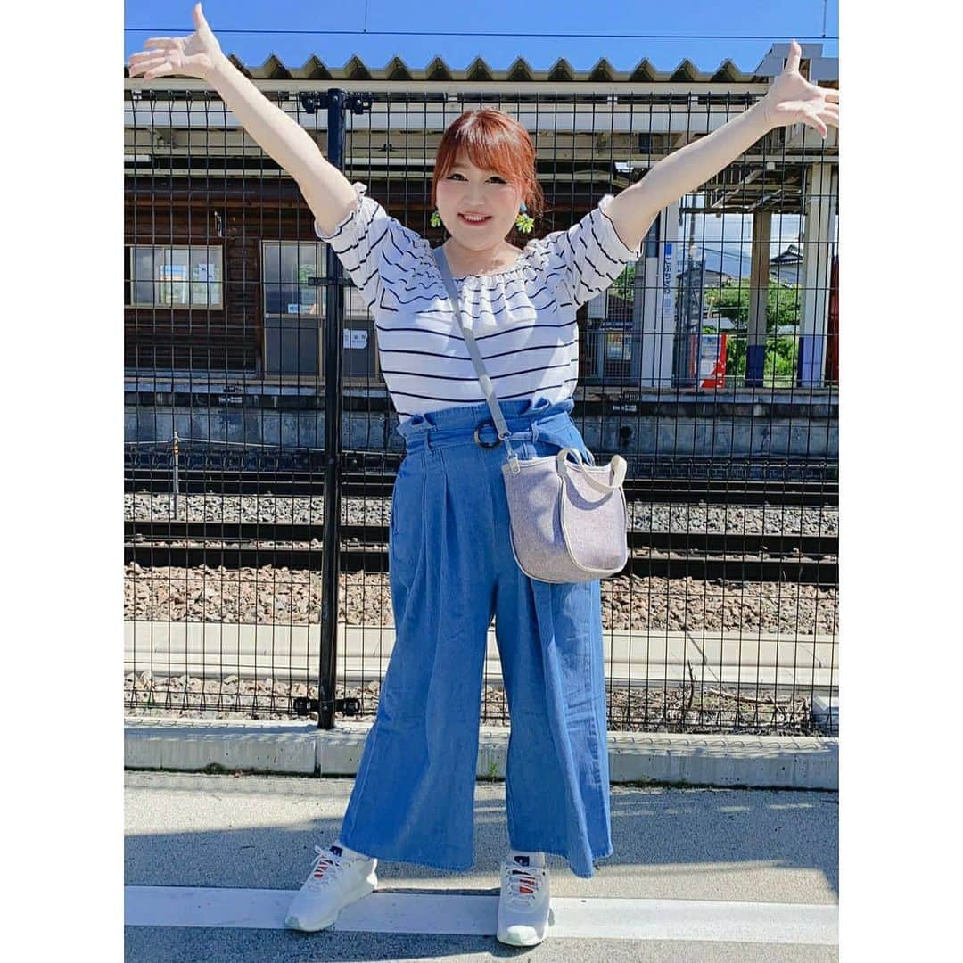 りんごちゃんさんのインスタグラム写真 - (りんごちゃんInstagram)「歩くとは人生。  #鉄道沿線ひたすら歩き旅８  #ご覧になってくださった #皆様ありがティンです  #人生山あり谷あり  #ひたすら歩いて #ほんとに実感しました  #はじまったときと #終わったときの #顔の違いが #実感したことを #物語ってるw  #素晴らしい経験を本当に #ありがとうございました!  #見逃した方は #TVer #ネットもテレ東 #で見れますよ♡  りんごちゃんコーデ🍎 トップス：@happymarilyn_official ボトム：@happymarilyn_official イヤリング：@abiste_official 靴：@nishikaigan_harajuku バッグ：@sac_coltd」7月18日 23時46分 - ringochan_0626