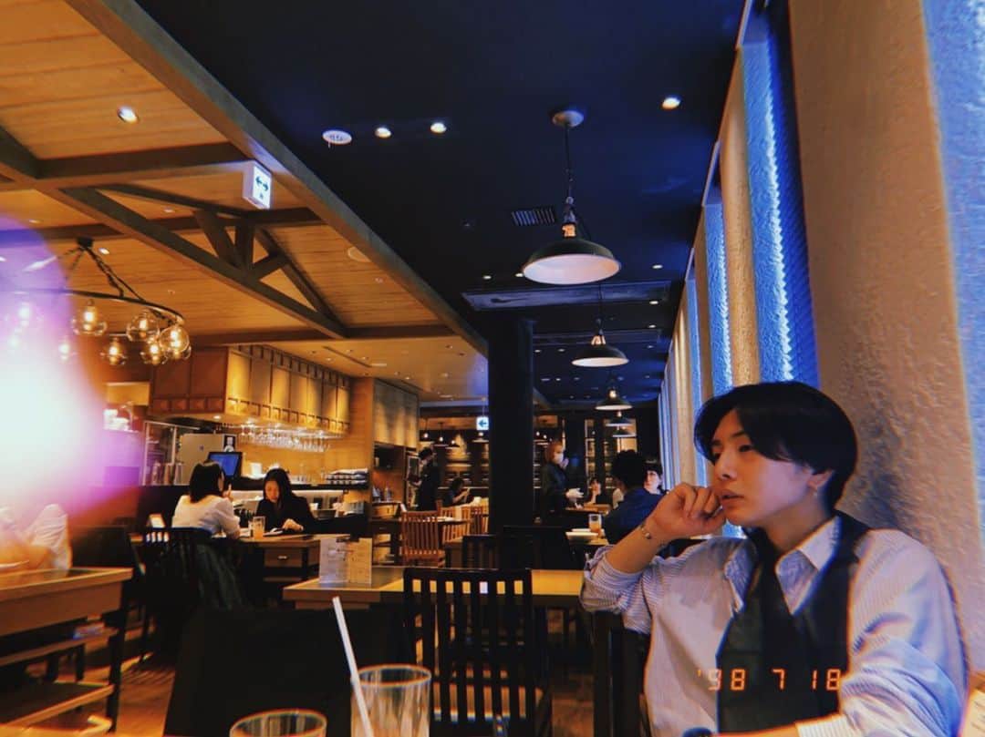 鈴木聖七のインスタグラム：「19歳になりました。 たくさんのお祝いのメッセージありがとうごさいました！  僕ら兄弟に関わってくれているたくさんの方に感謝してこれからも音楽頑張りたいと思います。  良き1日でした😌」