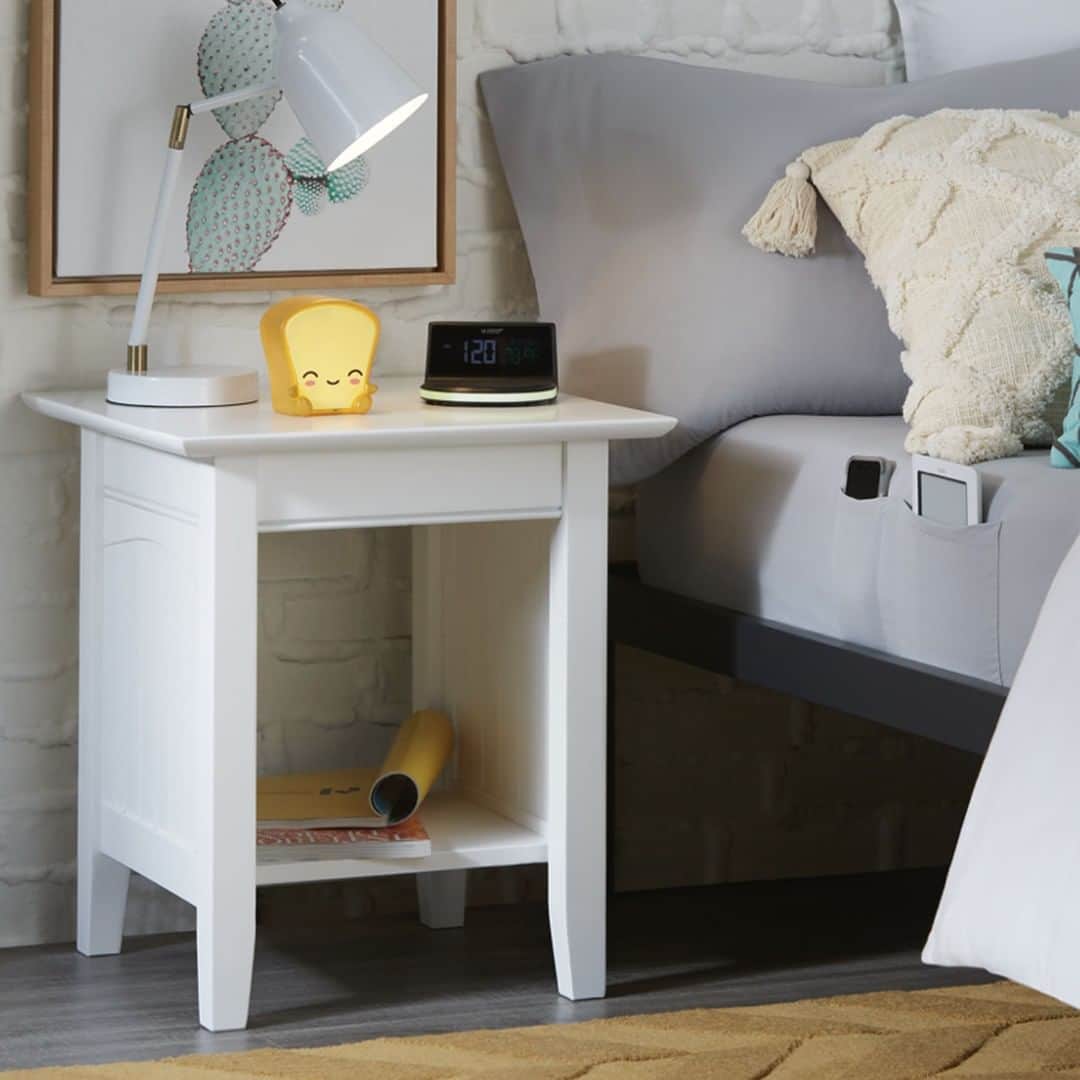 Wal-Mart Stores, Incのインスタグラム：「Hey, you’re not the only one who deserves to be tucked into your new dorm bed. Your devices work hard all day, so show them some love too. Explore the Walmart college shop for all things tech, dorm living, and crazy combos of both at everyday low prices. 😉」