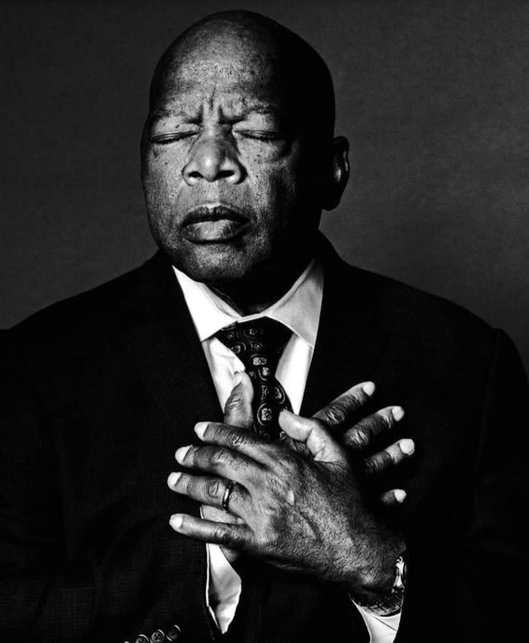 エドウィン・ホッジさんのインスタグラム写真 - (エドウィン・ホッジInstagram)「When we think of the unsung heroes  of this nation, say John Lewis’ name. He meant so much more to the progression of this nation. His fight was a battle in which he fought and bled for... a fight he took on for the many brothers and sisters who did not have a voice and still don’t in many places in America. He simply wanted everyone to love one another. He fought for civil rights which were simply equal rights. Not only was he a defender of civility, he is everything America should be. Lost another true warrior for the cause! We’ll keep fighting the good fight! Rest In Peace!#ripjohnlewis #hero #civilrights #justice #selma」7月18日 23時51分 - chaoticsymphony