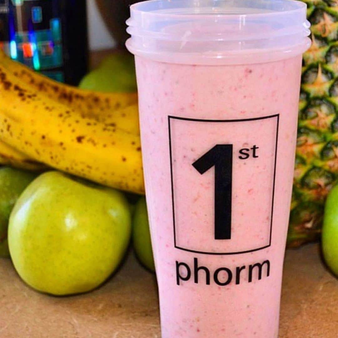 ジョジョ・ベイビーさんのインスタグラム写真 - (ジョジョ・ベイビーInstagram)「A simple delicious @1stPhorm protein shake 💕 - Blend together: 1 Scoop @1stphorm Vanilla Ice Cream Protein 1 Cup Frozen Strawberries  1 Cup Frozen Pineapple 8 oz. Water 🍓 - Feed the gainz & Enjoy! 😋 #iam1stphorm #1stphorm」7月19日 5時29分 - jojo_babie