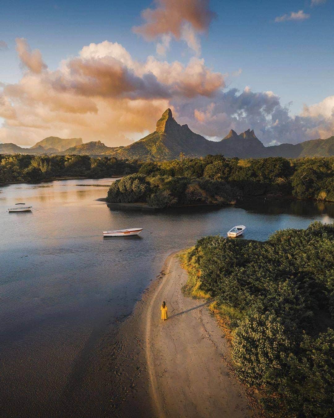 Discover Earthさんのインスタグラム写真 - (Discover EarthInstagram)「"Sunset walks along the beach... Underneath “The Matterhorn of Mauritius.” 🌅⠀⠀⠀⠀⠀ The mountain isn’t actually called this but my Mauritian friends called it that and I like the nickname 😂 Who wants to hop in one of those boats (2nd picture) and go take a closer look at this epic mountain? 🚤" Photos by @braybraywoowoo 🇲🇺 #discovermauritius   #mountain #mauritius #matterhorn」7月19日 0時00分 - discoverearth