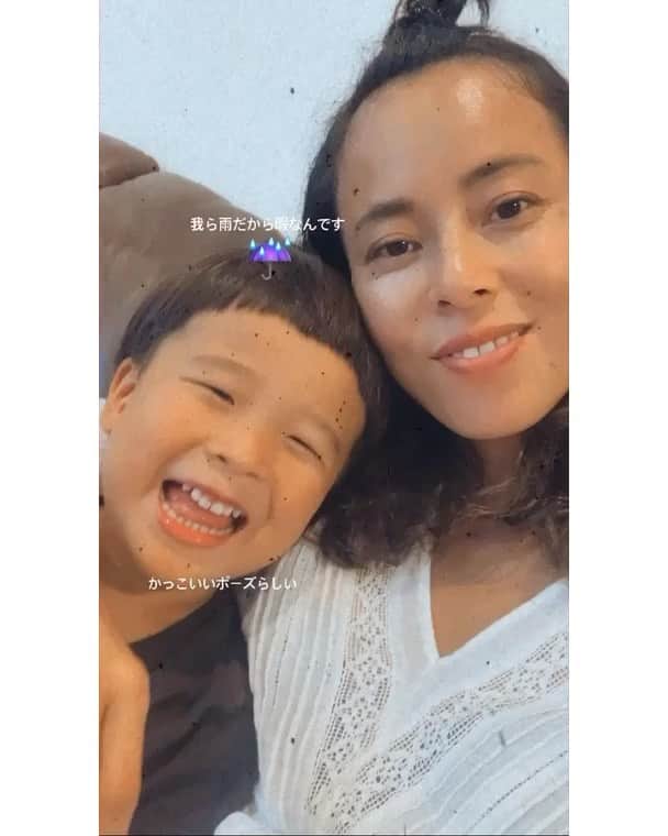渋木さやかのインスタグラム：「三浦春馬さん、 大好きだったんですよね。 ⠀ 「死にたい」とか「消えたい」って思ってしまったら、 どうか休んでください。甘やかしてください。 あなたがあなたの一番の親友でいてください。 一緒に泣いてあげてください。励ましてあげてください。  本当に辛くなったら、全力で逃げ出してください。強くなんてならなくていいです。戦わなくていいです。少し元気が出るまでどこかで息をひそめていてください。  あなたがいてくれるだけで、 あなたの手が温かいだけで、 もしあなたが幸せだって感じていない瞬間も、 あなたの存在が幸せそのものだから。 ⠀ 自分で命を経った友人にも 同じことを思ってました。  私があなたのお母さんだったら、とてもとても辛いです。  私は、息子に、私がこの世からいなくなっても、一秒でも長く幸せだって感じても感じなくても生きていて欲しいと思っています。なるべく笑顔でいて欲しいとは思うけど。 みんなも誰かにそう思われてると信じてます。 ⠀」