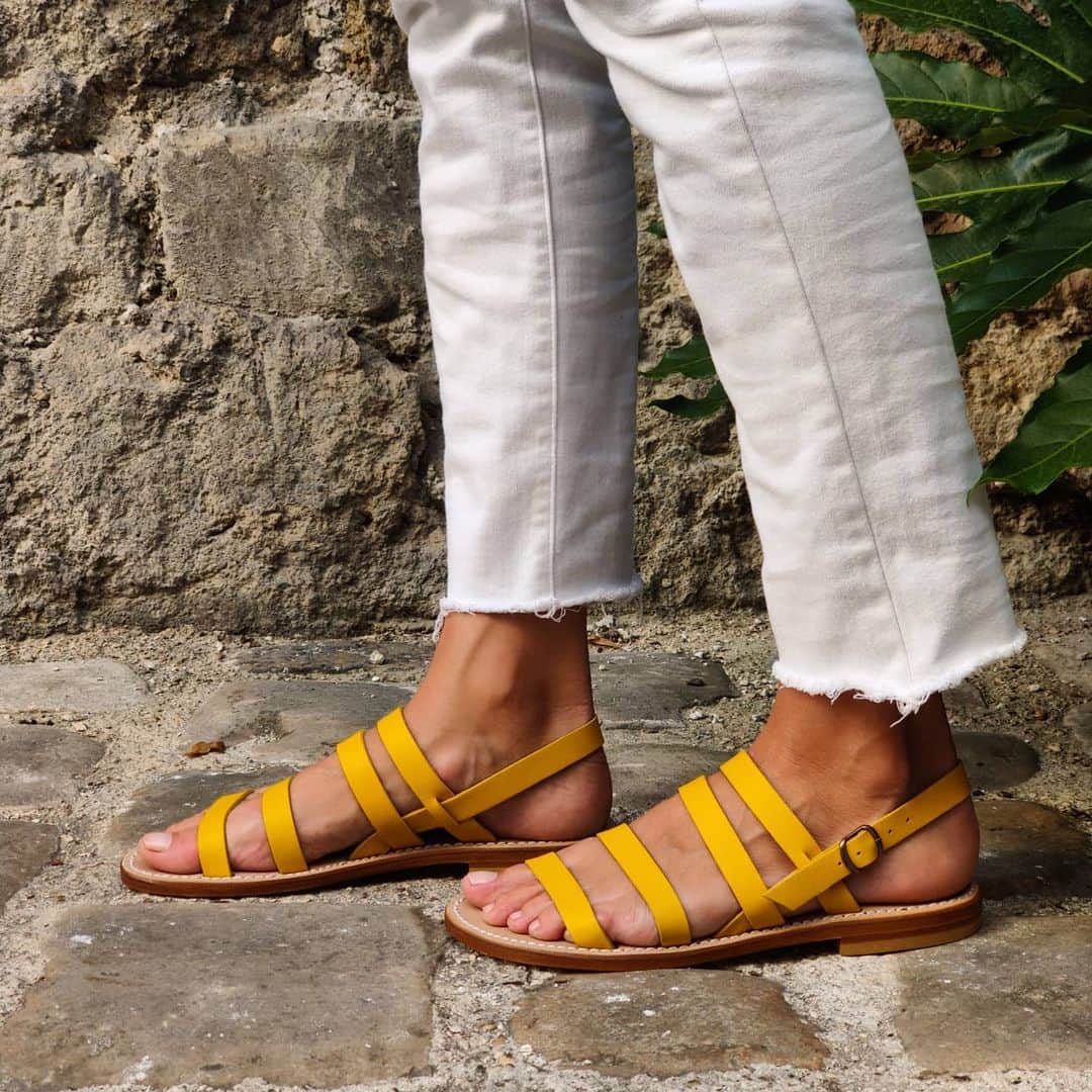 ラボッテガーディアンさんのインスタグラム写真 - (ラボッテガーディアンInstagram)「☀️le soleil aux pieds ☀️  #sandales #labottegardiane #yellow #yellowshoes #chaussuredequalite #leathersandal」7月19日 0時07分 - labottegardiane