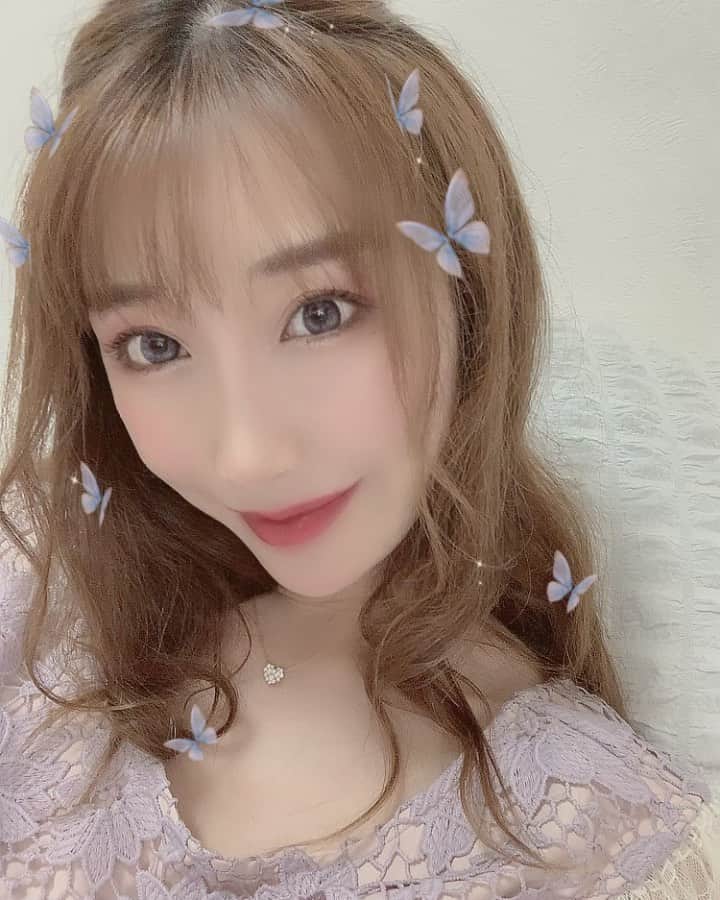 小原春香のインスタグラム：「🦋とお洋服の色が合ってただけ（╹◡╹）」