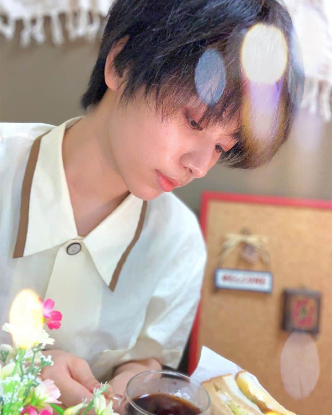 春川芽生のインスタグラム：「. 一杯分は ゆっくりしてってね。☕︎」