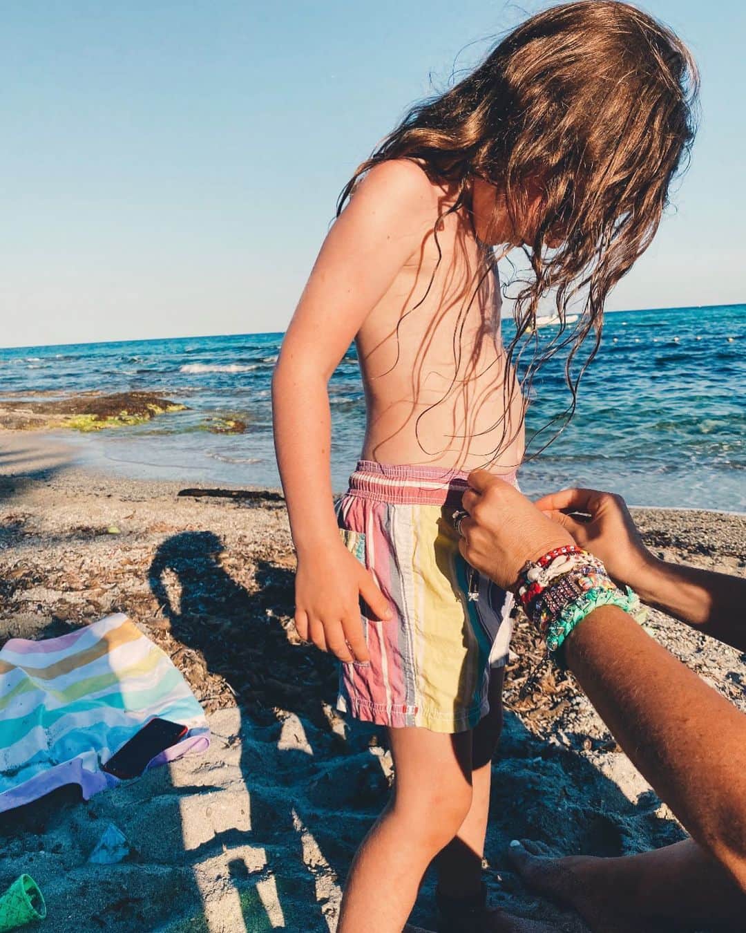 ダニジョーのインスタグラム：「SPF🧴and an Armparty 🏖 #dannijogirls」