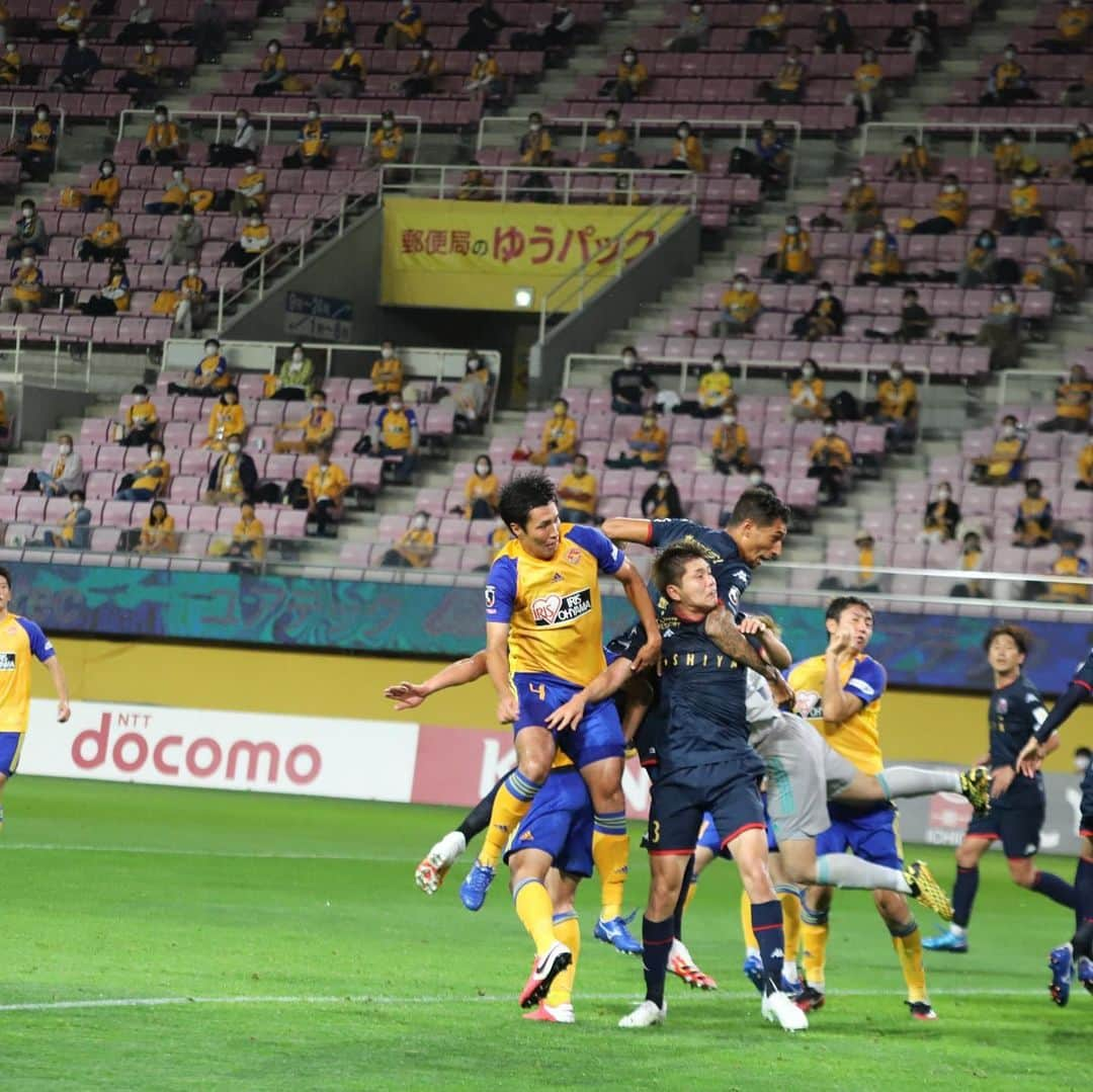 ジェイ・ボスロイドさんのインスタグラム写真 - (ジェイ・ボスロイドInstagram)「Our last away game this month! 4 away games, 2 wins and 2 draws! 8pts Now we have to perform in our home games coming up 👍🏽 Some tough ones fc tokyo, Marinos and Kobe!   #consadole#team#together#win#belief#determination#striveforgreatness#blessed#hardwork#dedication#soccer#football#training#japan#jleague#adidas#adidastokyo」7月19日 0時30分 - jaybothroyd