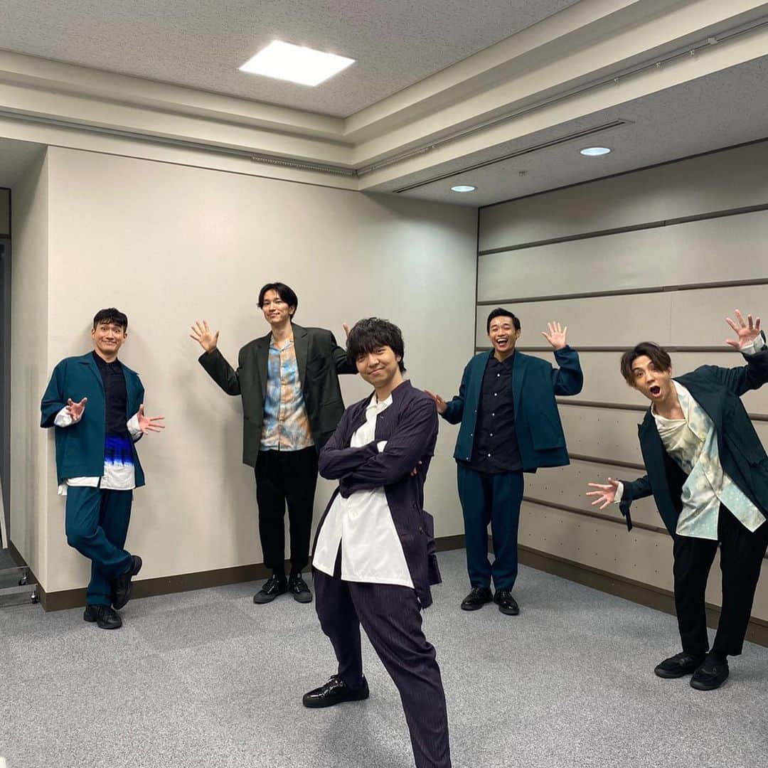 Kazuki Hamamotoのインスタグラム：「今日は正直1日中悲しいニュースで頭がいっぱいだった、、 だからこそ、テレビでたくさんの人にダンスを見てもらえる今日は笑顔いっぱいでhappyを届けたいって思った！ でも大知とのパフォーマンスは心の底から楽しいし、自然と笑顔が溢れてあっという間の時間でした！ みてくださった皆様！！ ありがとうございました🙇  #音楽の日」