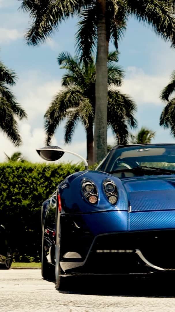 パガーニ・アウトモビリのインスタグラム：「Just a glimpse of the amazing experience we had last month with the great team of @paganiofmiami  #pagani #huayra #roadster #huayraroadster #zonda #HitTheRoadAgain」