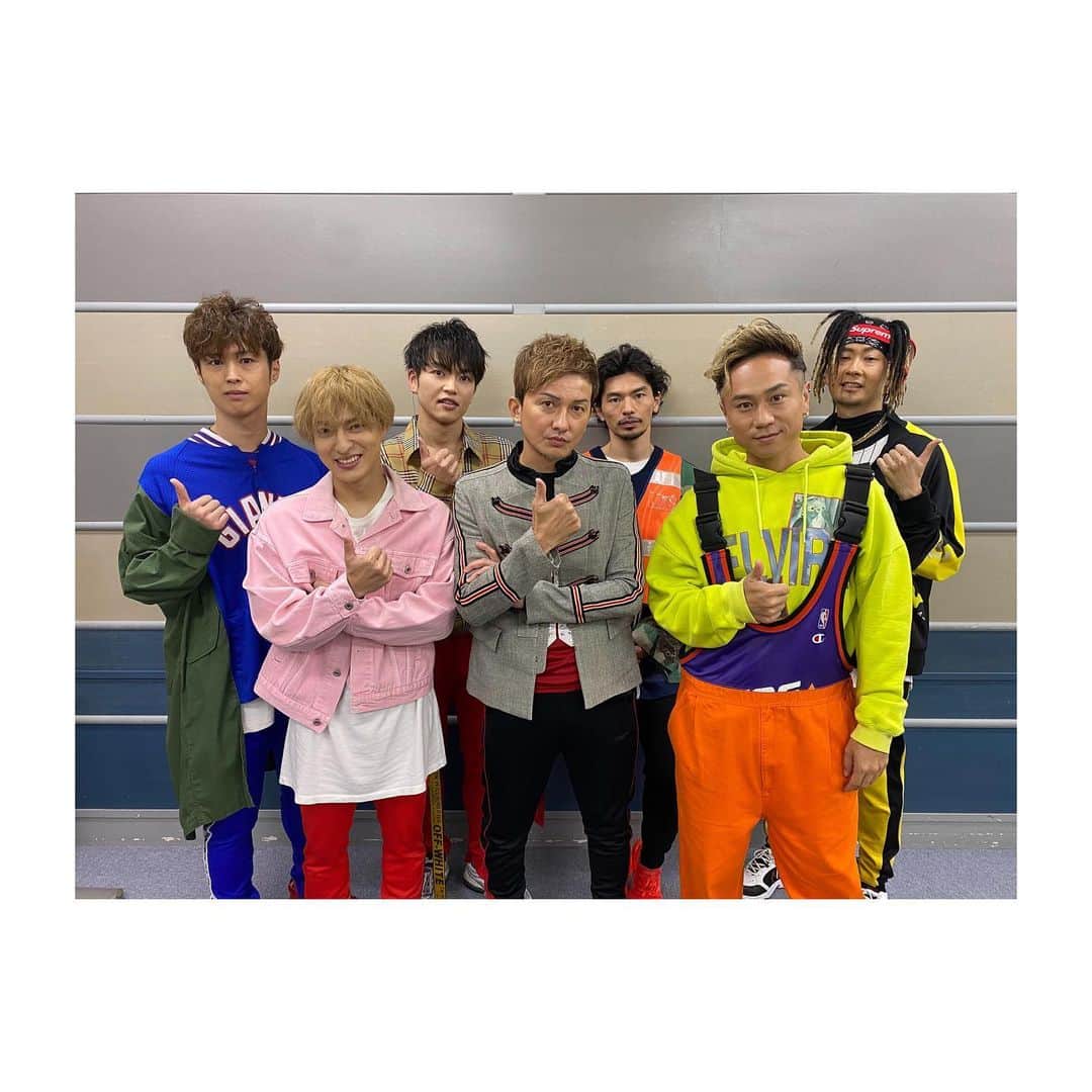 U-YEAH のインスタグラム：「#音楽の日2020   1.「あれから2年、、、普通にダサい」 中居さん、ありがとうございました。  2. w/MAX」