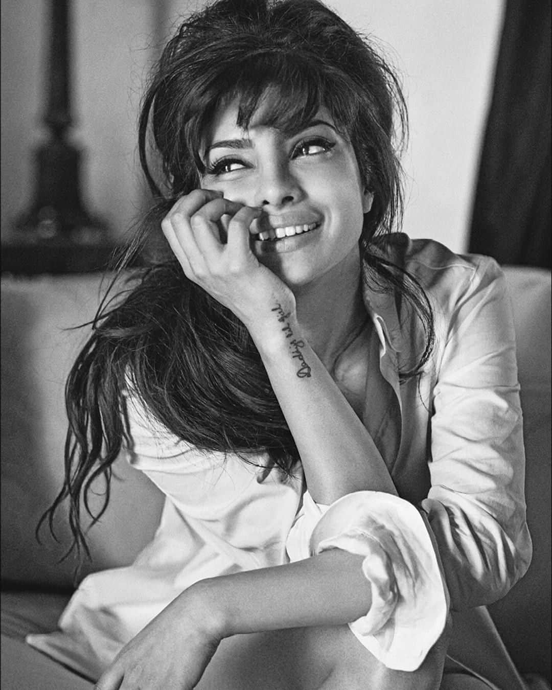 ゲスさんのインスタグラム写真 - (ゲスInstagram)「happy birthday to the beautiful @priyankachopra 🖤 more from her 2013 GUESS Campaign on our stories #GUESSGirl (📸: @bryanadams)」7月19日 1時00分 - guess