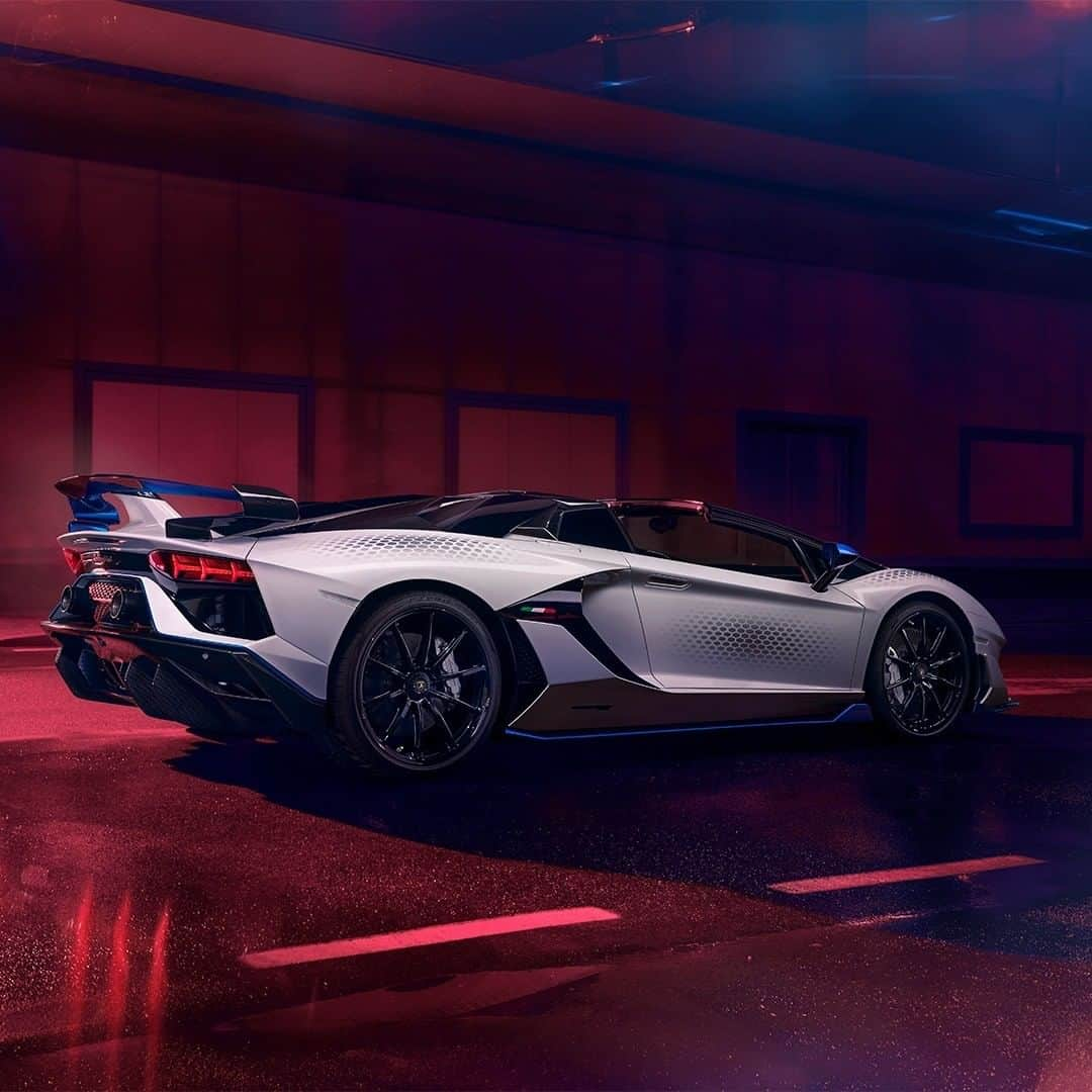 ランボルギーニさんのインスタグラム写真 - (ランボルギーニInstagram)「As a leader and innovator, we embrace digitisation without losing sight of emotions. We created a Virtual Ad Personam studio that offers consultation sessions to clients worldwide to help personalise their new Lamborghini. Celebrating this dynamic spirit, we are proud to announce a special, limited-edition creation - the Aventador SVJ Roadster Xago Edition. With only ten units produced, this Super Sports Car is reserved for clients specifying their Aventador SVJ virtually.  #Lamborghini #AventadorSVJRoadsterXagoEdition」7月19日 1時00分 - lamborghini