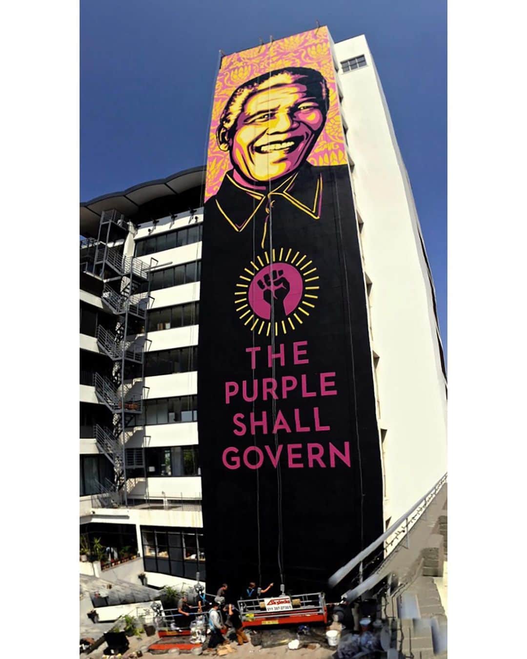 Shepard Faireyのインスタグラム：「Nelson Mandela is one of my heroes, and his message of racial equality, unique courage, and example of moral leadership is all needed now more than ever. So when my friend @thejessestagg asked me to do my first mural in Africa back in 2014, I didn’t hesitate. Painting the huge mural in downtown Johannesburg was an inspiring experience for me, and I was buoyed by the amazing spirit of the people of South Africa, “The Rainbow Nation.”⁠⠀ ⠀⠀⠀⠀⠀⠀⠀⠀⠀⁣⁠⠀ As we celebrate #NelsonMandelaInternationalDay, we're looking back on the print edition of the mural that I was honored to create, in partnership with the Nelson Mandela Children’s Fund and in support of all of Mandela’s Legacy organizations, as they pursue his vision of One Humanity, Equal and Free. Details available at thepurpleshallgovern.com! ⠀⠀⠀⠀⠀⠀⠀⠀⠀⁣⁠⠀ “Sometimes, it falls upon a generation to be great. Be that great generation.” – Nelson Mandela」