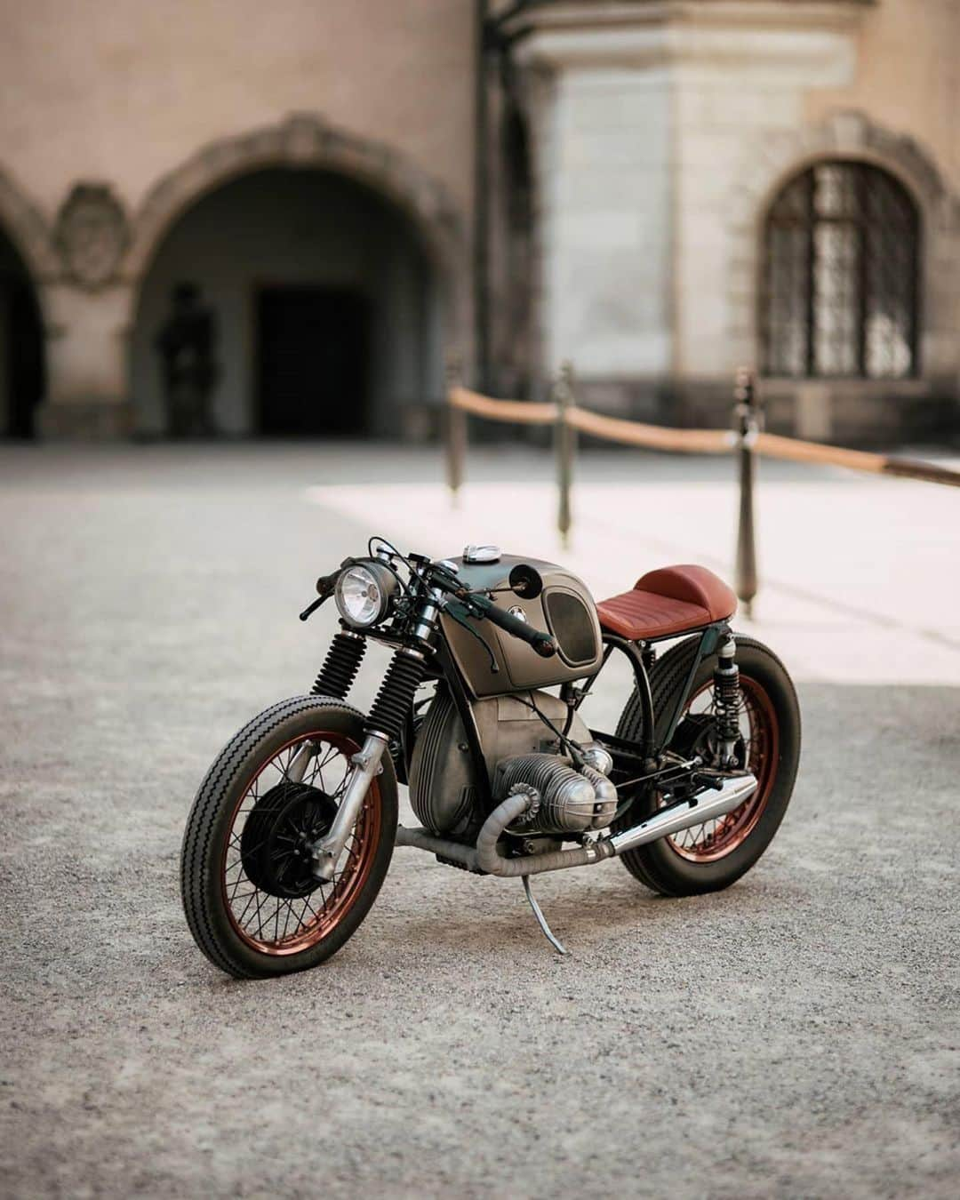 epidemic_motorsさんのインスタグラム写真 - (epidemic_motorsInstagram)「little boxer 💕 by @edelweisscustoms  . #bmw #bmwclassic #classic #caferacer #caferacergram #caferacersofinstagram #clean #r60 #1973 #shooting #star #photoshooting #custom #custombike #motorcycle #motorrad #oldtimer #bikeporn #selfmade #edelweiss #edelweisscustoms #epidemicmotors #epidemic_motors」7月19日 1時14分 - epidemic_motors