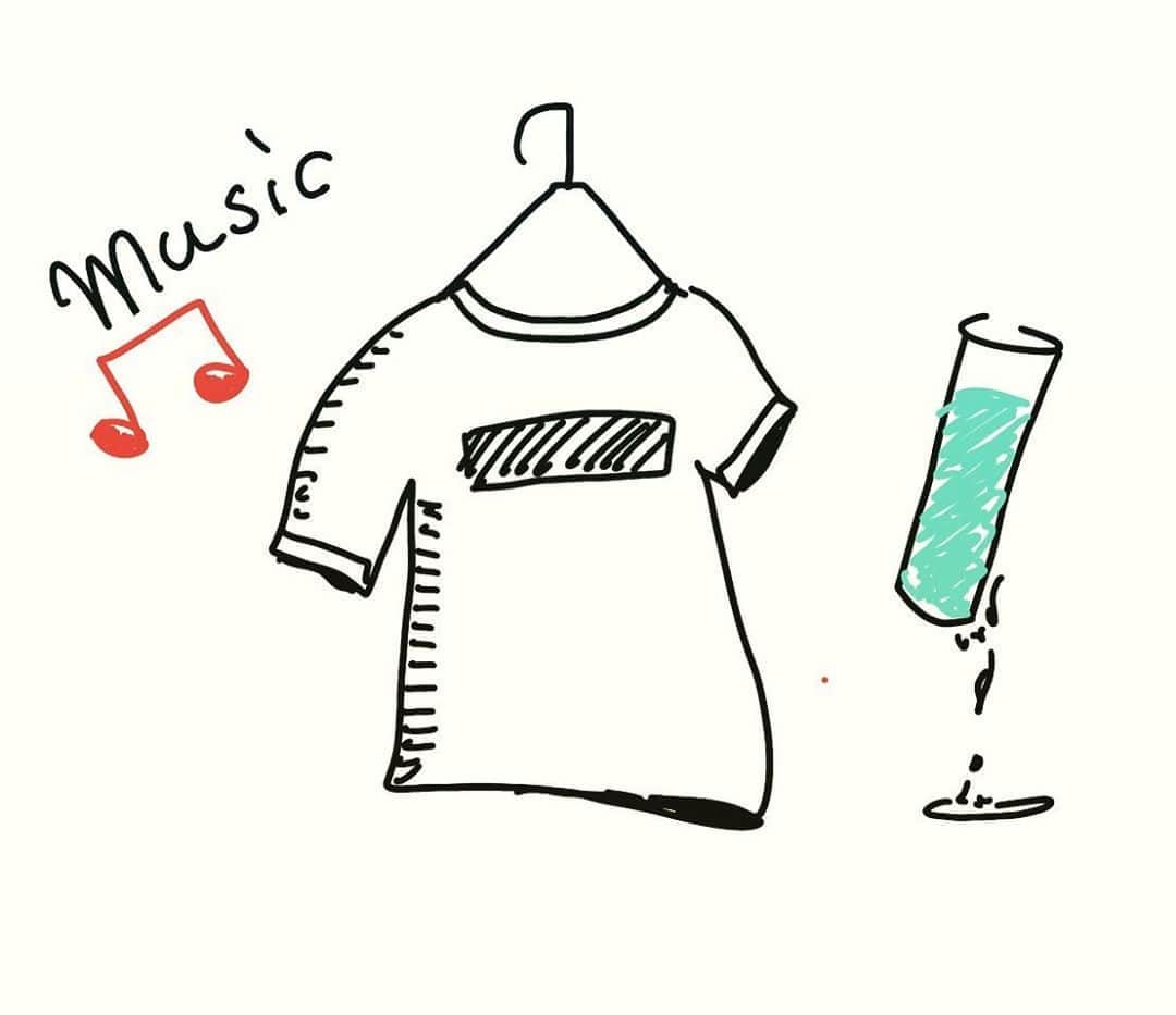 田村良太さんのインスタグラム写真 - (田村良太Instagram)「ここ最近のふらうたのテーマは「オフラインでもつながること」で「Life is Beautiful」では、同じTシャツを着て同じカクテルを作ることで、五感全てがつながります。  視覚（景色、Tシャツ） 聴覚（音楽） 触覚（Tシャツ、冷たいカクテル） 味覚（カクテル） 嗅覚（カクテル、新品のTシャツの匂い） そして第六感じゃないけど、歌が持つ一体感やハッピーなマインドも繋がっていると嬉しいと思う。 もっと世の中にポジティブで明るいマインドが増えればいいよね。 もちろんそれだけじゃダメかもしれないけど、ここ最近は誰もがそれ以外の部分を充分すぎるほど抱えてるからね。  あ、動画はyoutubeにあります。  #ふらうた」7月19日 1時11分 - billy.tamura