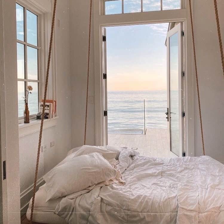 ブルーライフのインスタグラム：「staying here all day 🕊 #shopplanetblue」