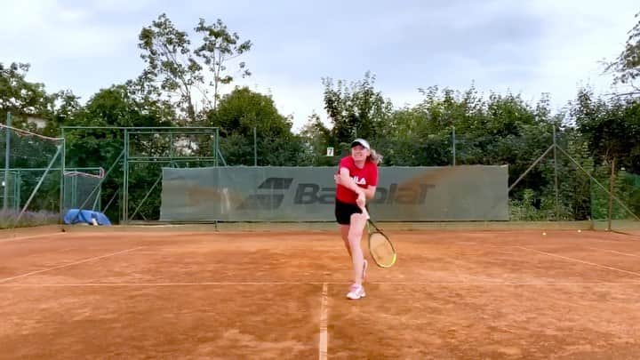 エカテリーナ・アレクサンドロワのインスタグラム：「💪Preparations for the restart of the season are in full mode🎾 /// 💪Подготовка к рестарту сезона идёт полным ходом🎾 #tennis #wta #training」